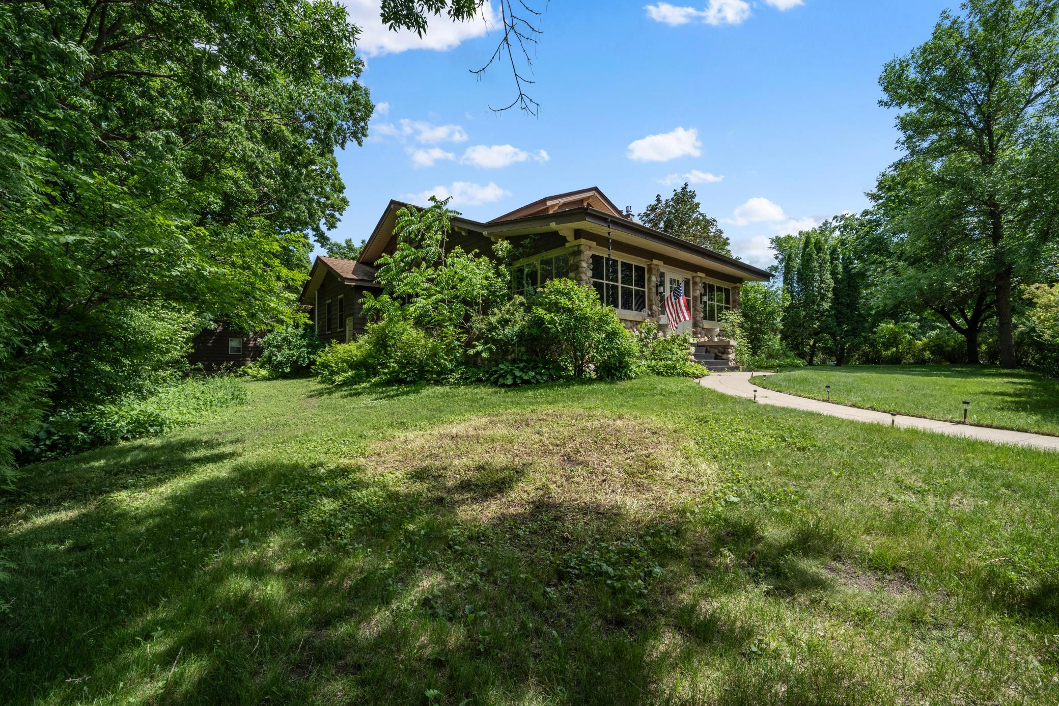 1915 single family home for sale at 721 Cedar Street in Alexandria, MN — 3 bed, 3 bath (photo 3 of 47)