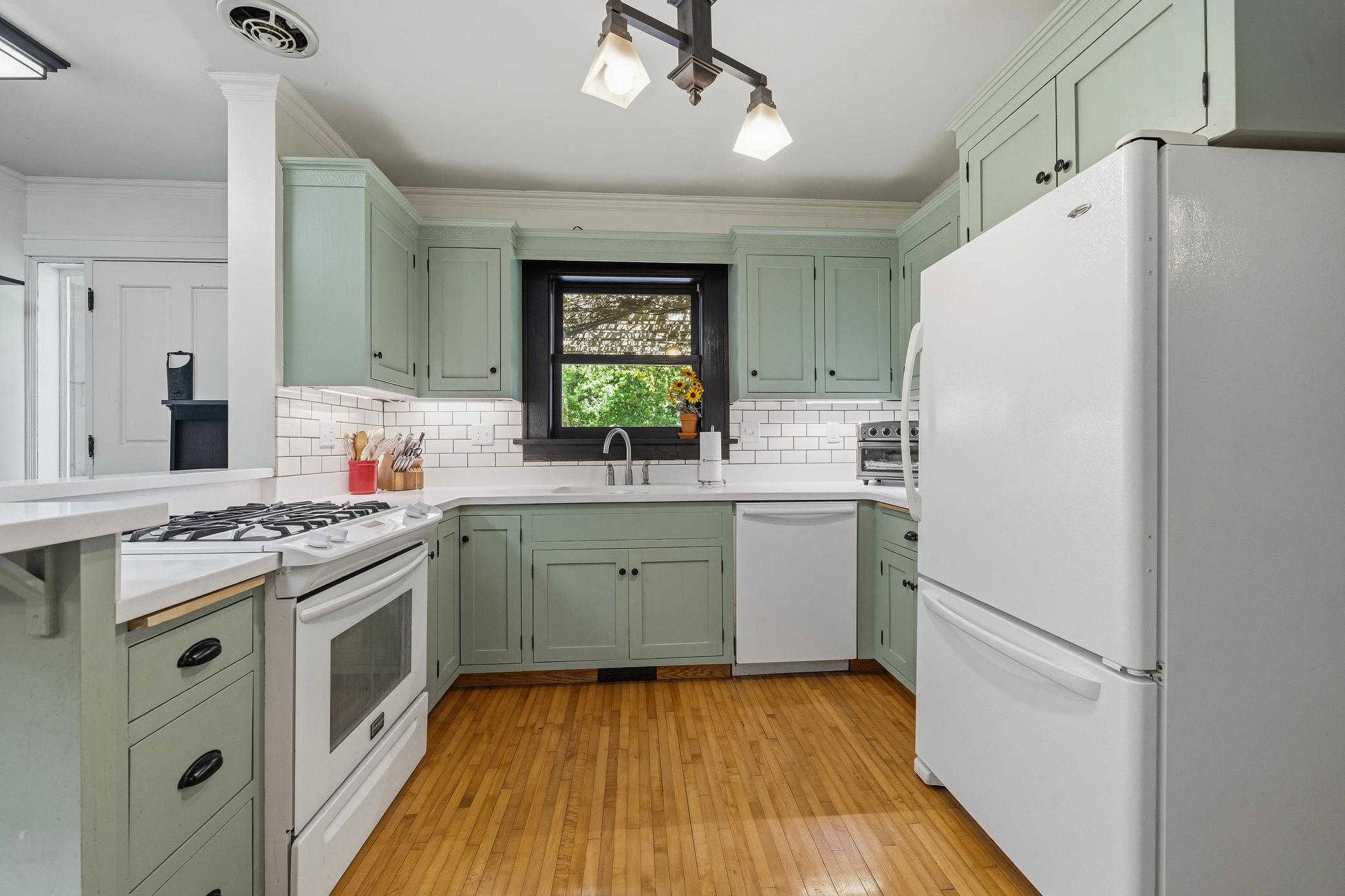 1915 single family home for sale at 721 Cedar Street in Alexandria, MN — 3 bed, 3 bath (photo 21 of 47)