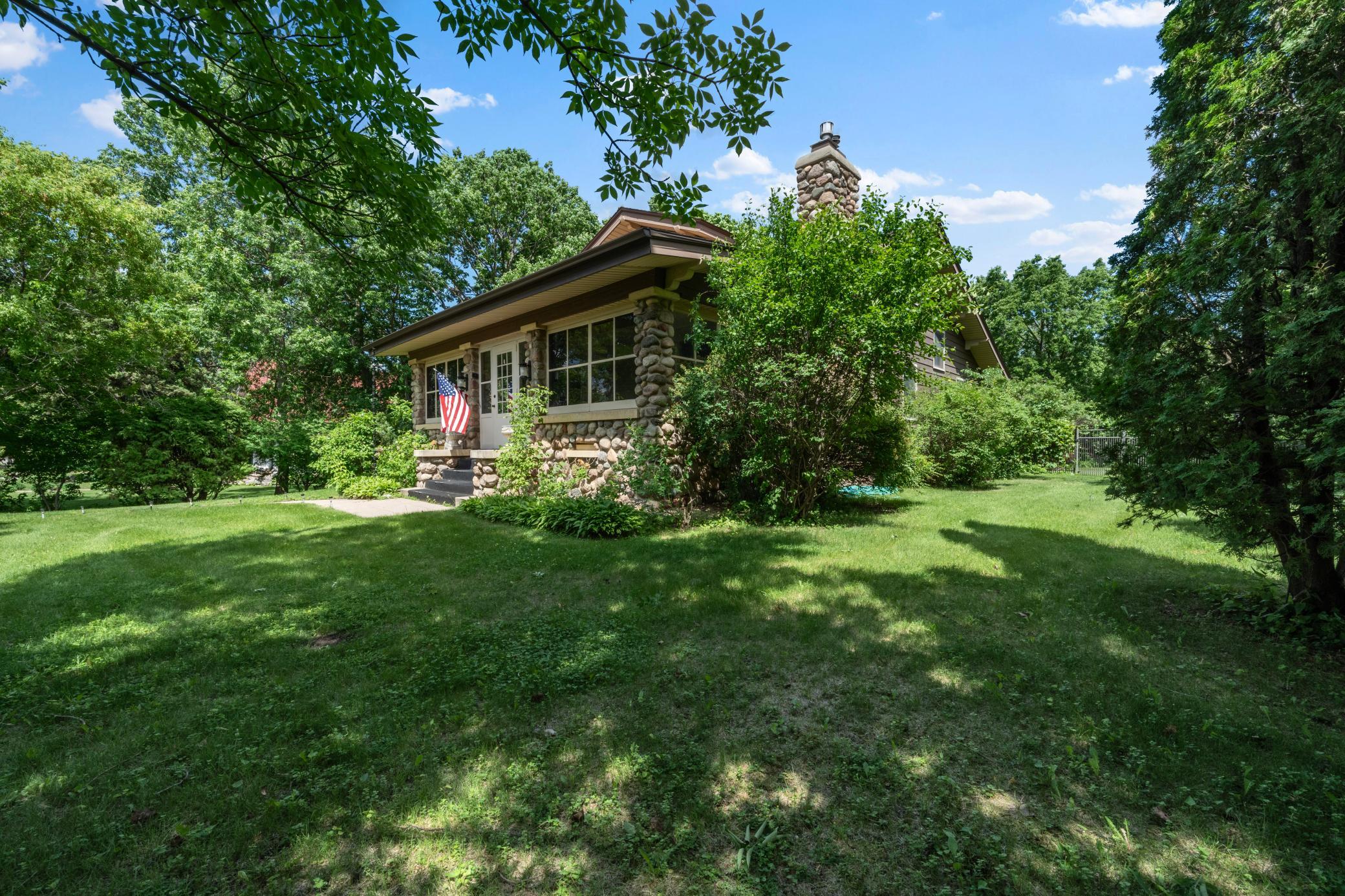 1915 single family home for sale at 721 Cedar Street in Alexandria, MN — 3 bed, 3 bath (photo 4 of 47)