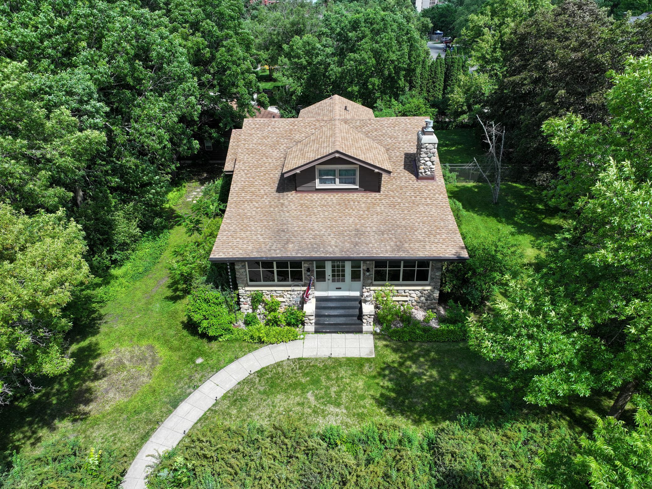 1915 single family home for sale at 721 Cedar Street in Alexandria, MN — 3 bed, 3 bath (photo 5 of 47)