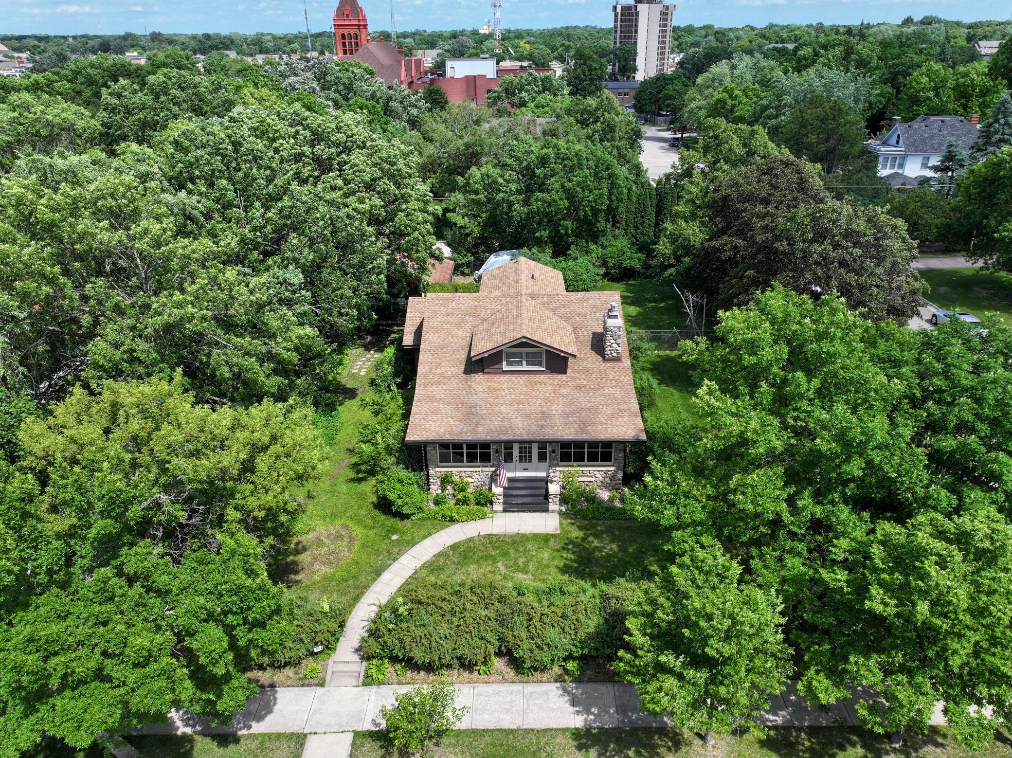 1915 single family home for sale at 721 Cedar Street in Alexandria, MN — 3 bed, 3 bath (photo 6 of 47)
