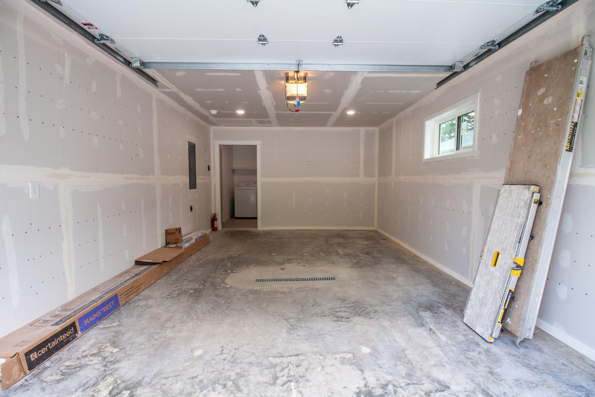 2025 single family home for sale at 528 E St Charles Avenue in Fergus Falls, MN — 3 bed, 2 bath (photo 28 of 34)