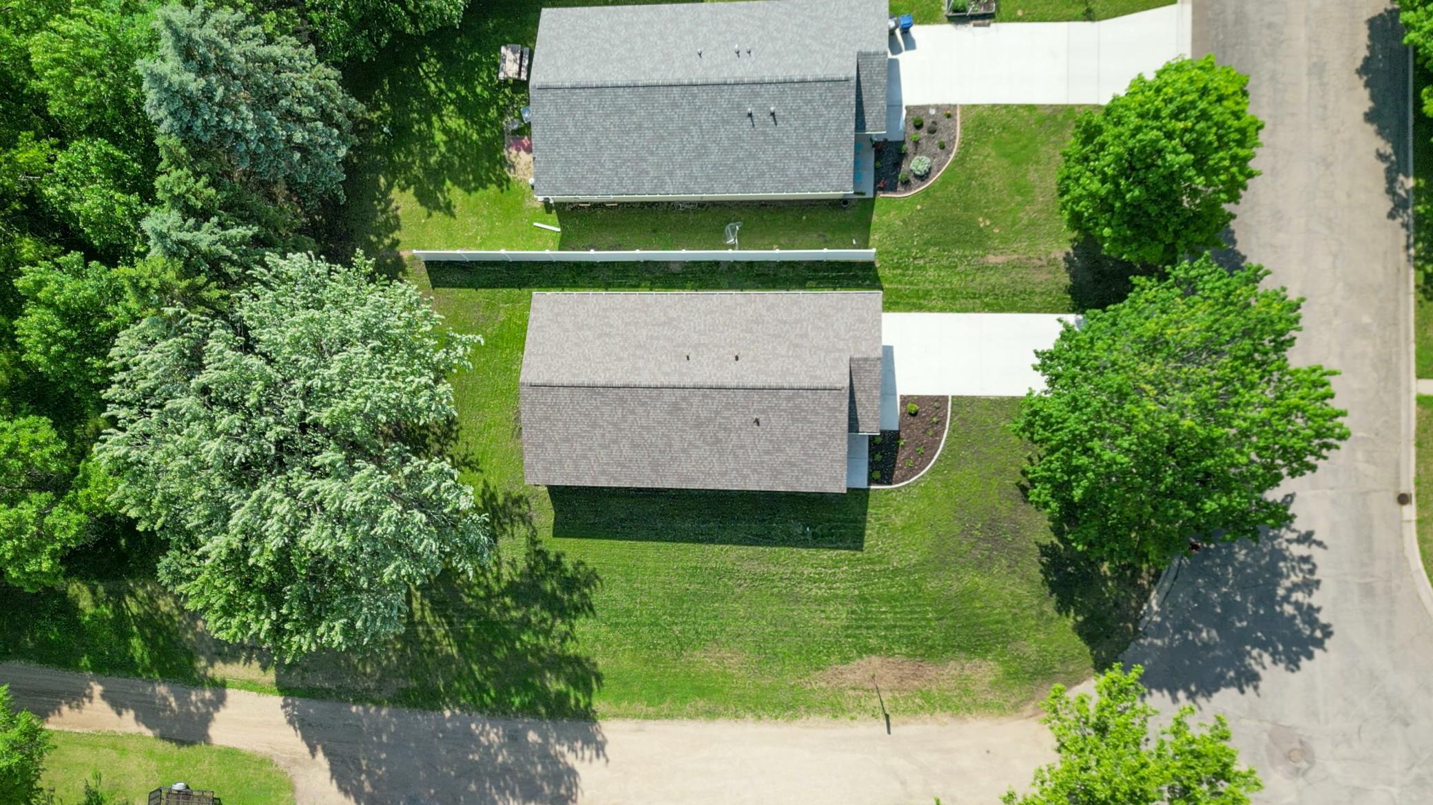 2025 single family home for sale at 528 E St Charles Avenue in Fergus Falls, MN — 3 bed, 2 bath (photo 5 of 34)