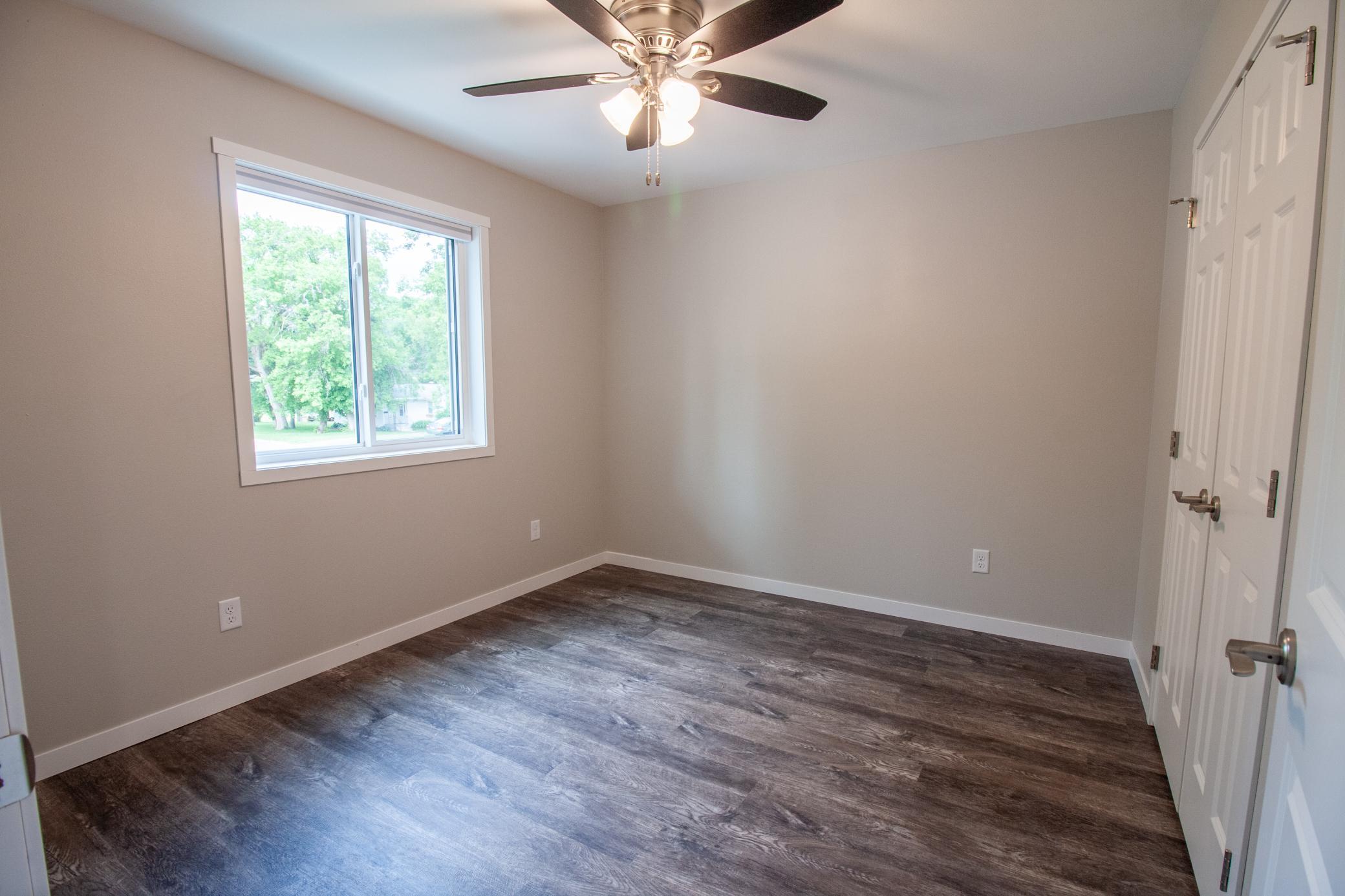 2025 single family home for sale at 528 E St Charles Avenue in Fergus Falls, MN — 3 bed, 2 bath (photo 9 of 34)