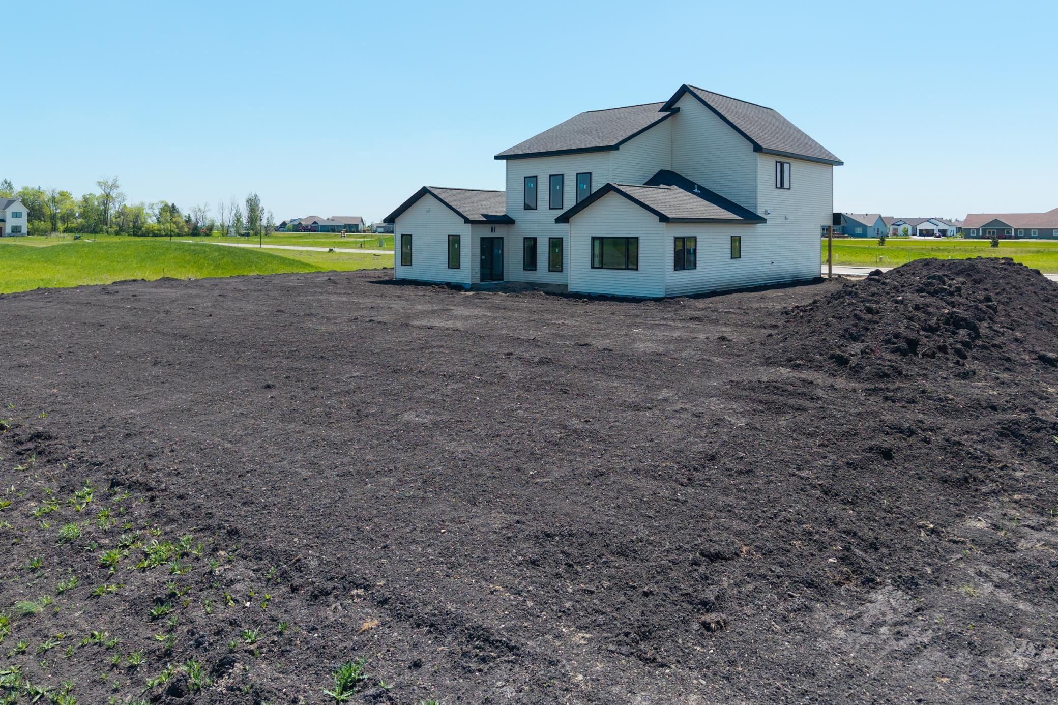 4947 41 Avenue N, Fargo ND 58102 - Photo 4 of 59