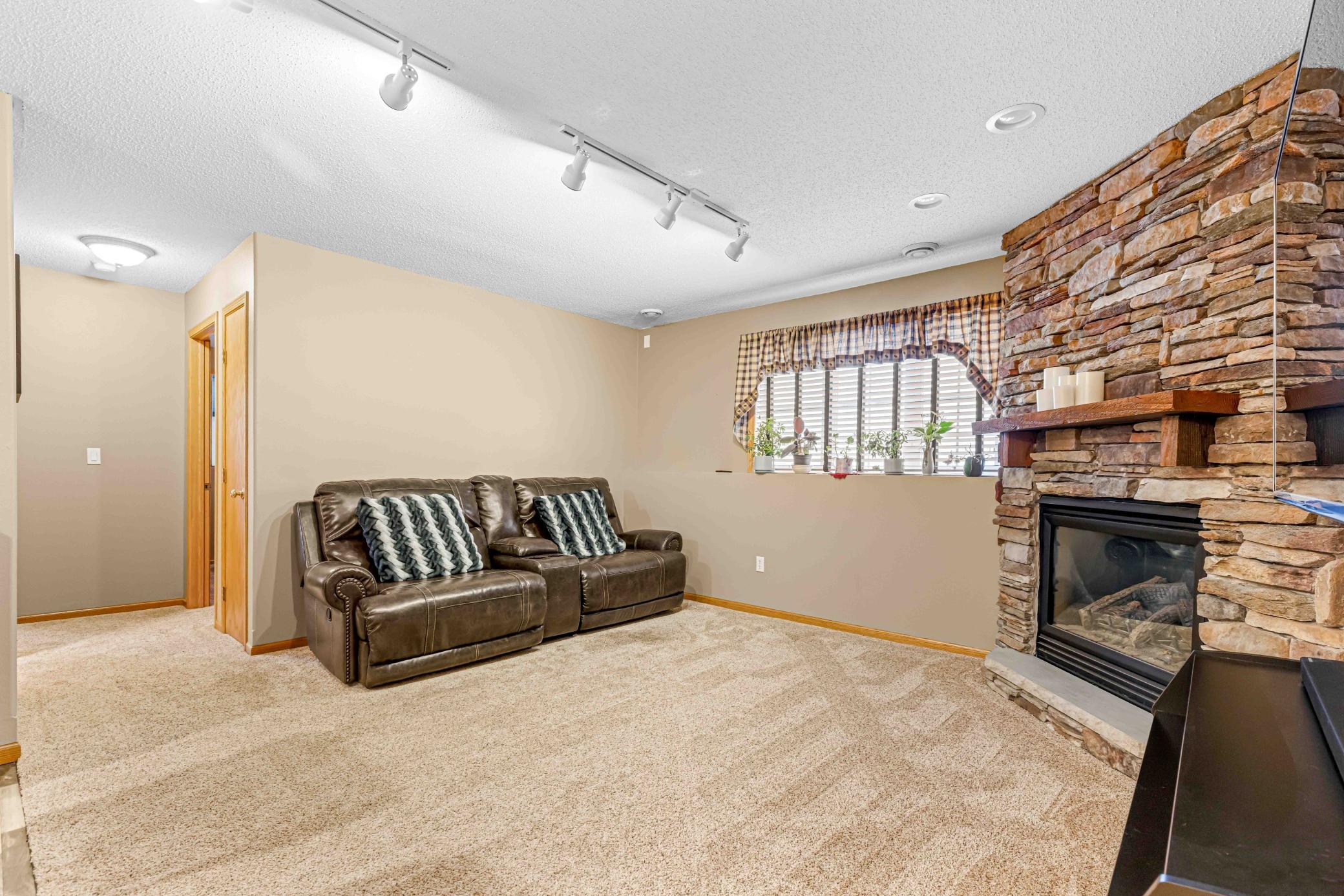 1646 19th E Avenue, West Fargo ND 58078 - Photo 24 of 50