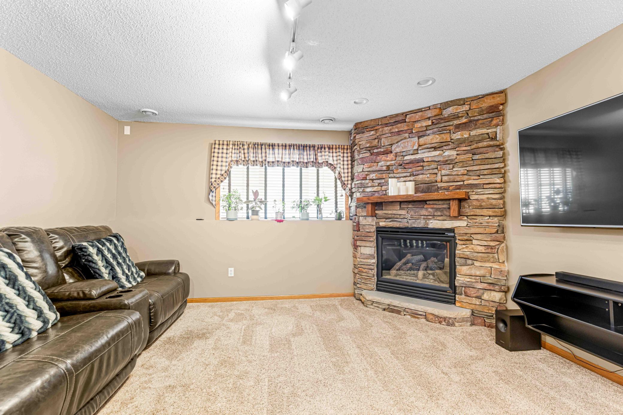 1646 19th E Avenue, West Fargo ND 58078 - Photo 25 of 50