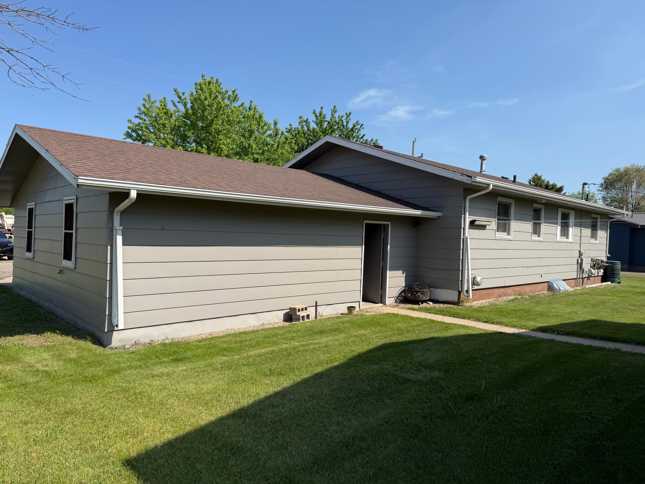 405 S 3rd Street, Oakes ND 58474 - Photo 14 of 17