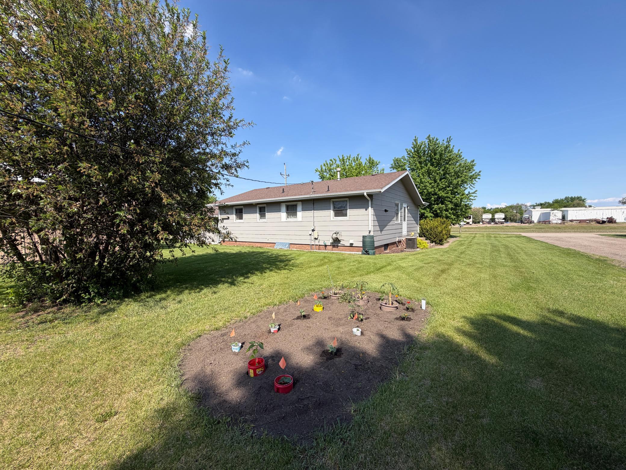 405 S 3rd Street, Oakes ND 58474 - Photo 15 of 17