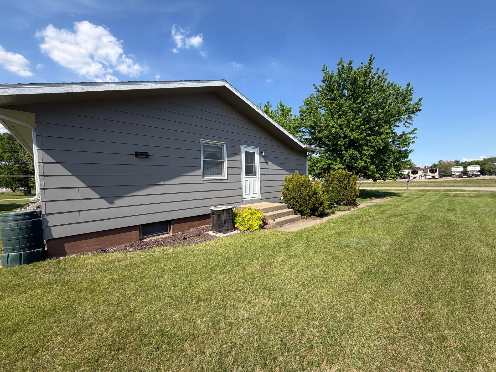 405 S 3rd Street, Oakes ND 58474 - Photo 16 of 17