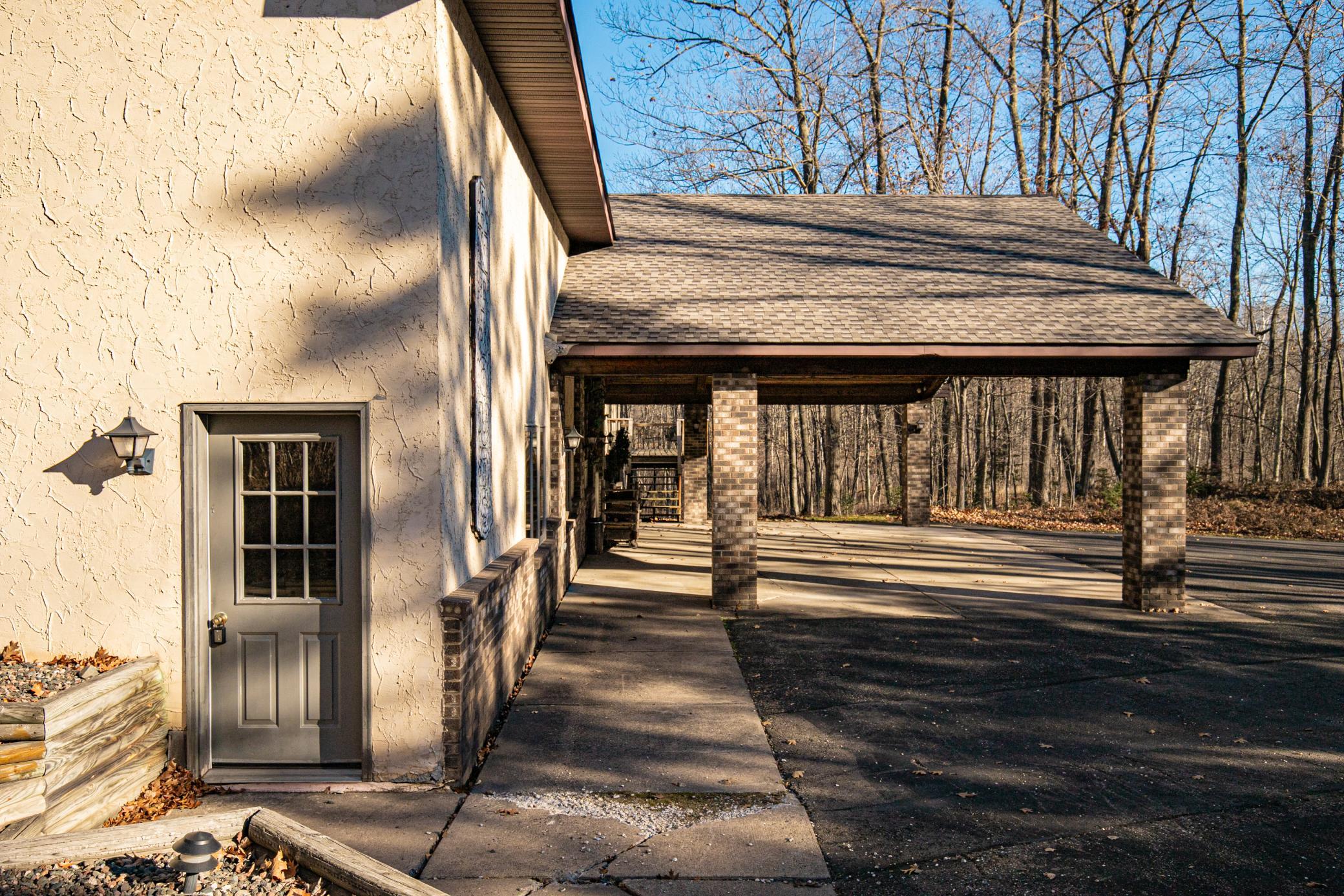 1991 single family home for sale at 13398 130th Avenue in Finlayson, MN — 6 bed, 6 bath (photo 3 of 59)