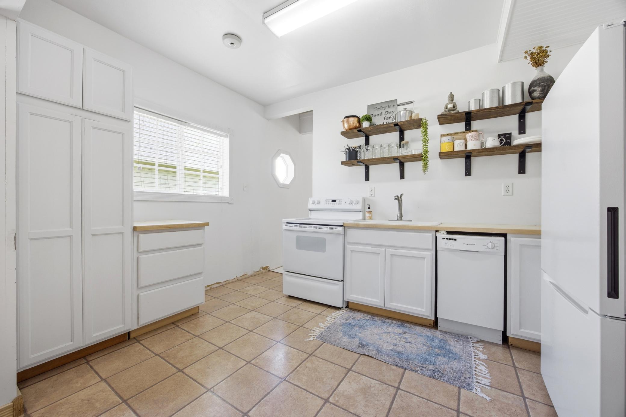 233 6th Street NE, Valley City ND 58072 - Photo 13 of 33