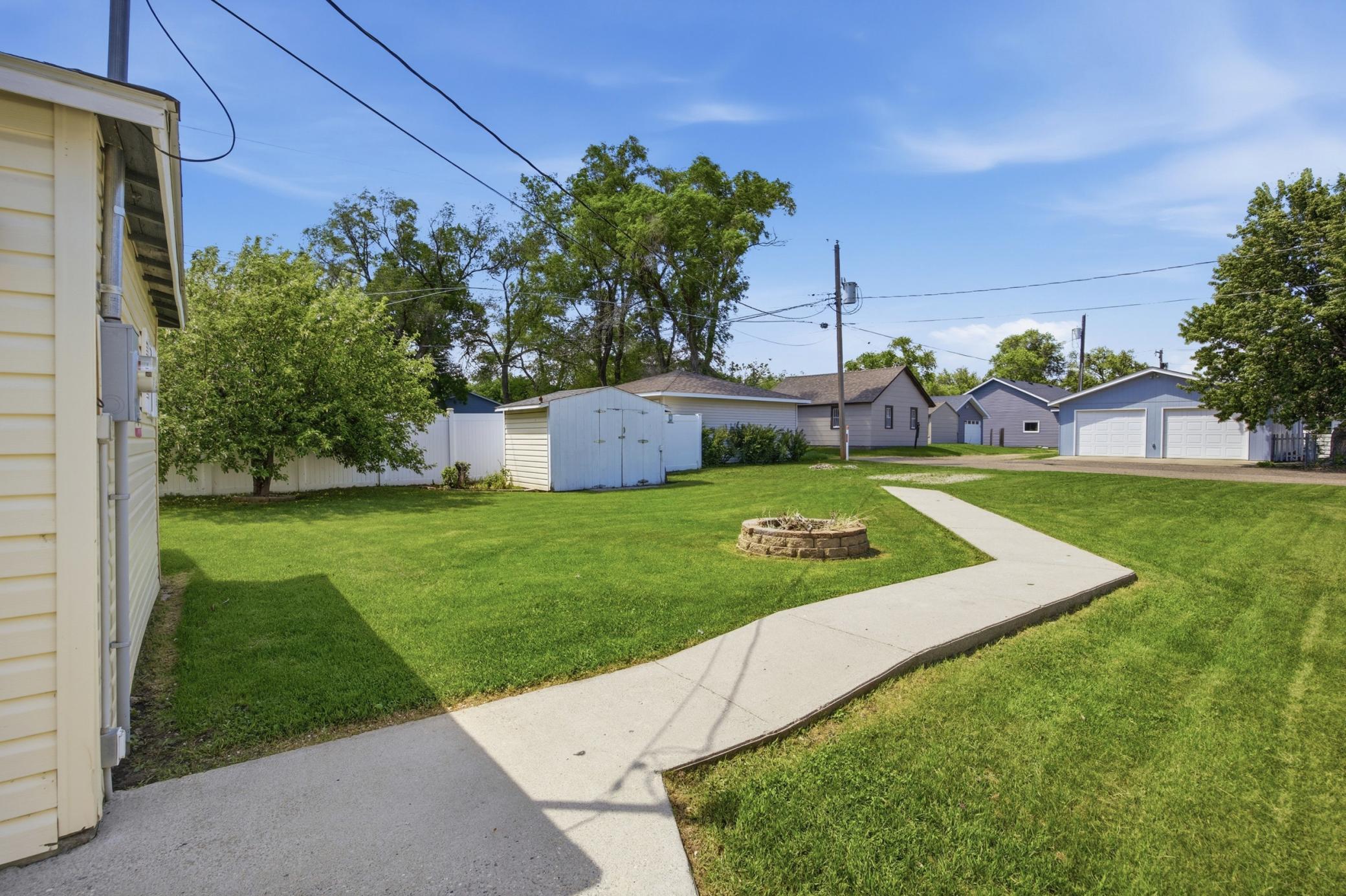 233 6th Street NE, Valley City ND 58072 - Photo 22 of 33