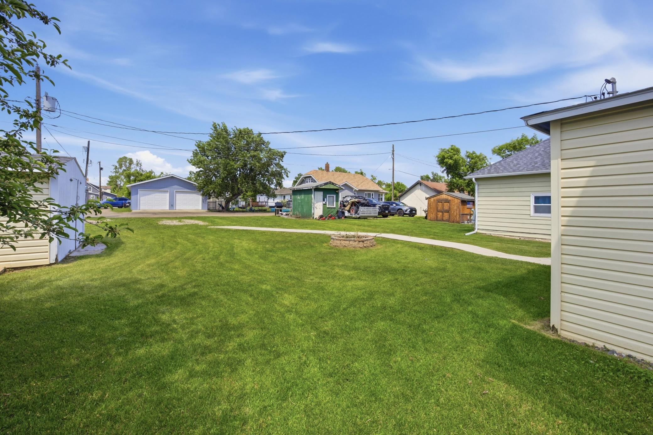 233 6th Street NE, Valley City ND 58072 - Photo 23 of 33