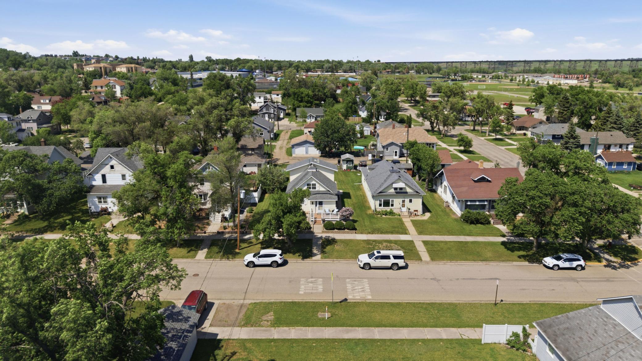 233 6th Street NE, Valley City ND 58072 - Photo 29 of 33