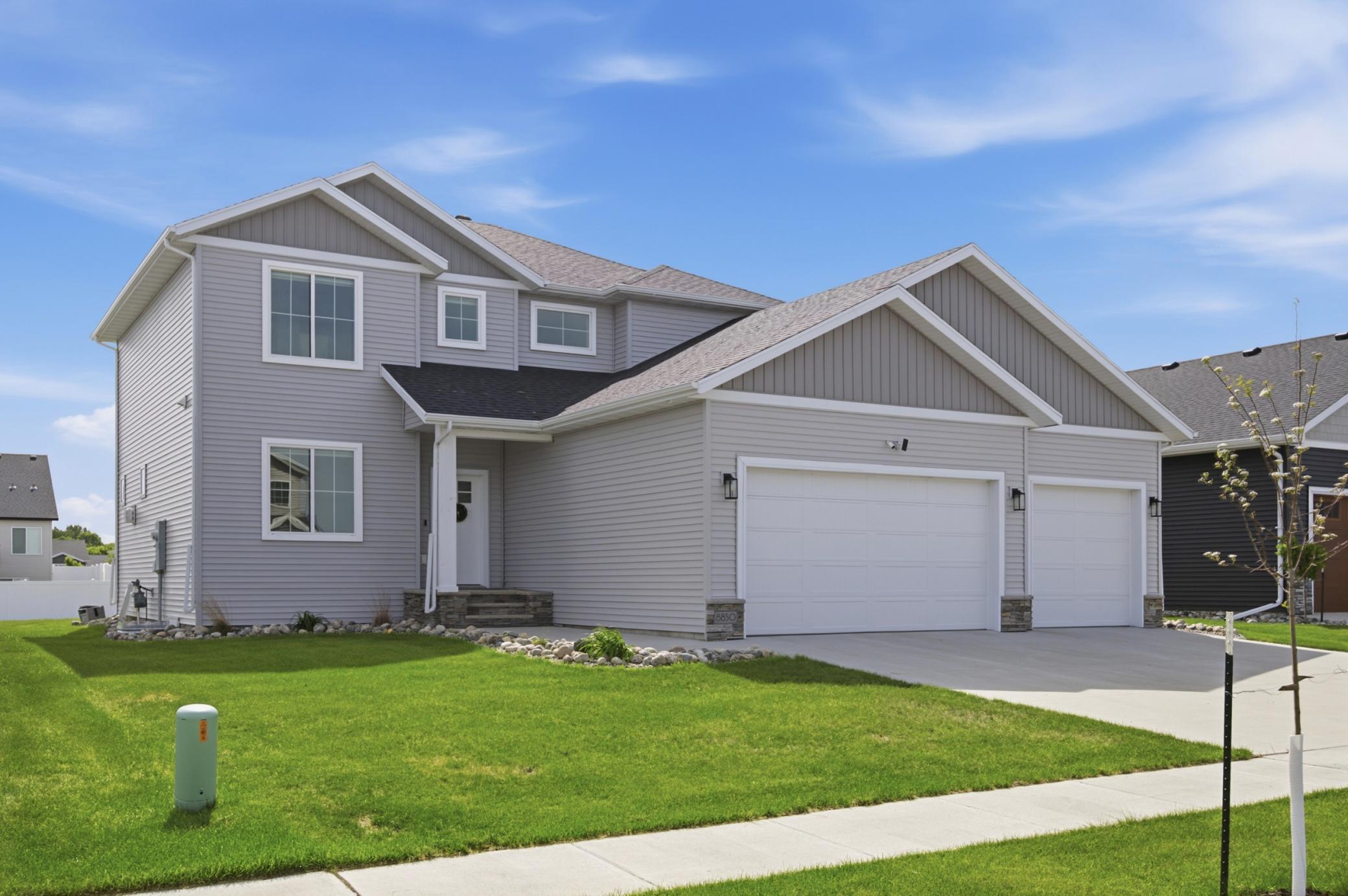 8850 Meadowlark Parkway, Horace ND 58047 - Photo 3 of 35