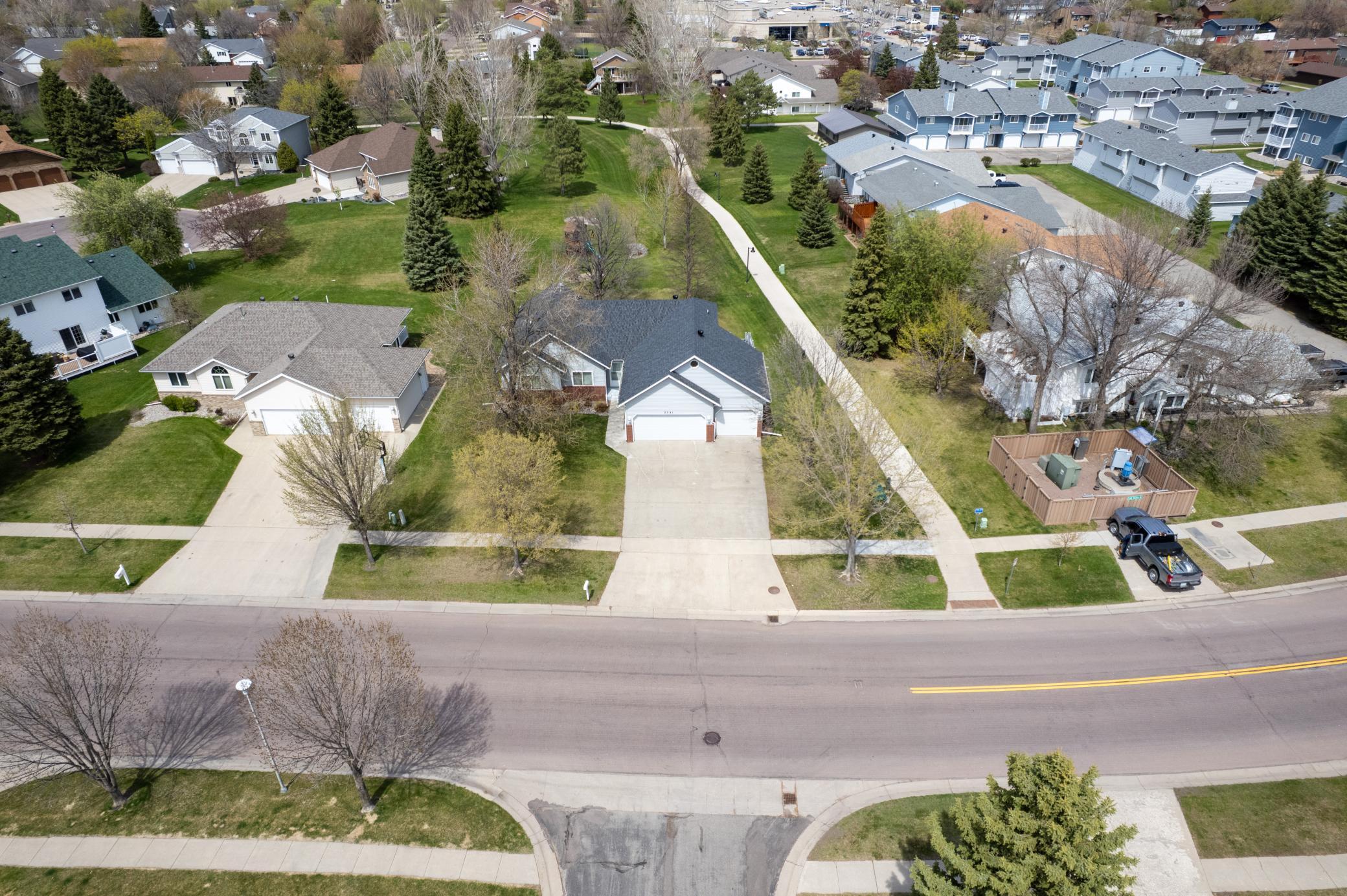 2541 S 26th Avenue S, Fargo ND 58103 - Photo 4 of 39