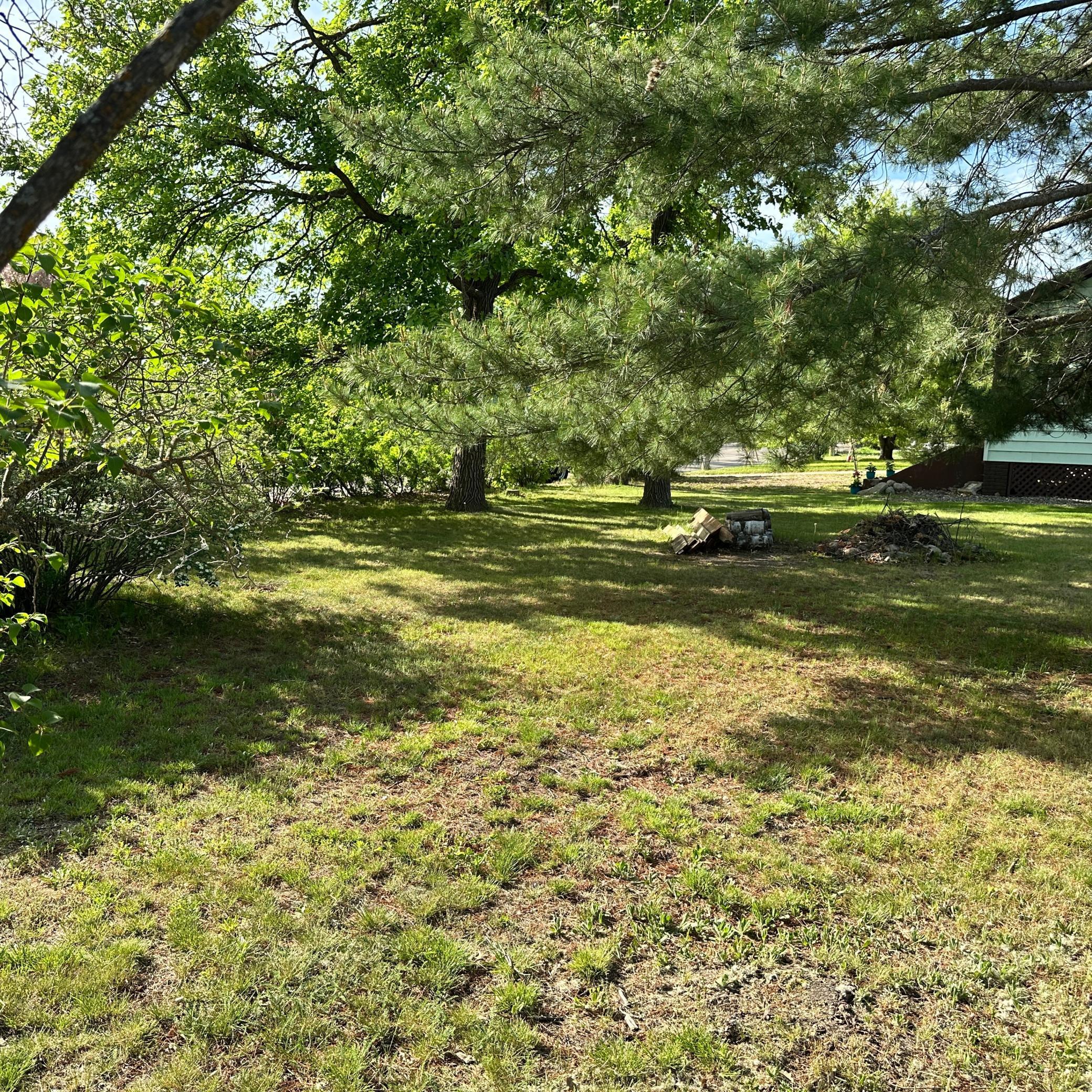 1922 single family home for sale at 2319 Birchmont Drive NE in Bemidji, MN — 4 bed, 2 bath (photo 6 of 42)