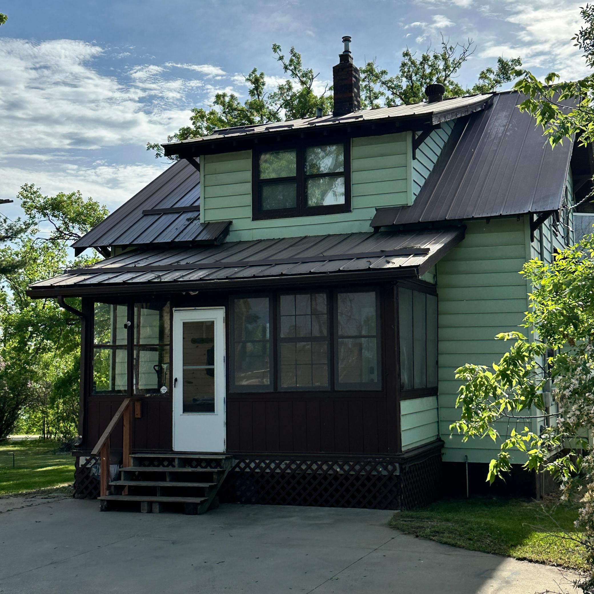 1922 single family home for sale at 2319 Birchmont Drive NE in Bemidji, MN — 4 bed, 2 bath (photo 8 of 42)