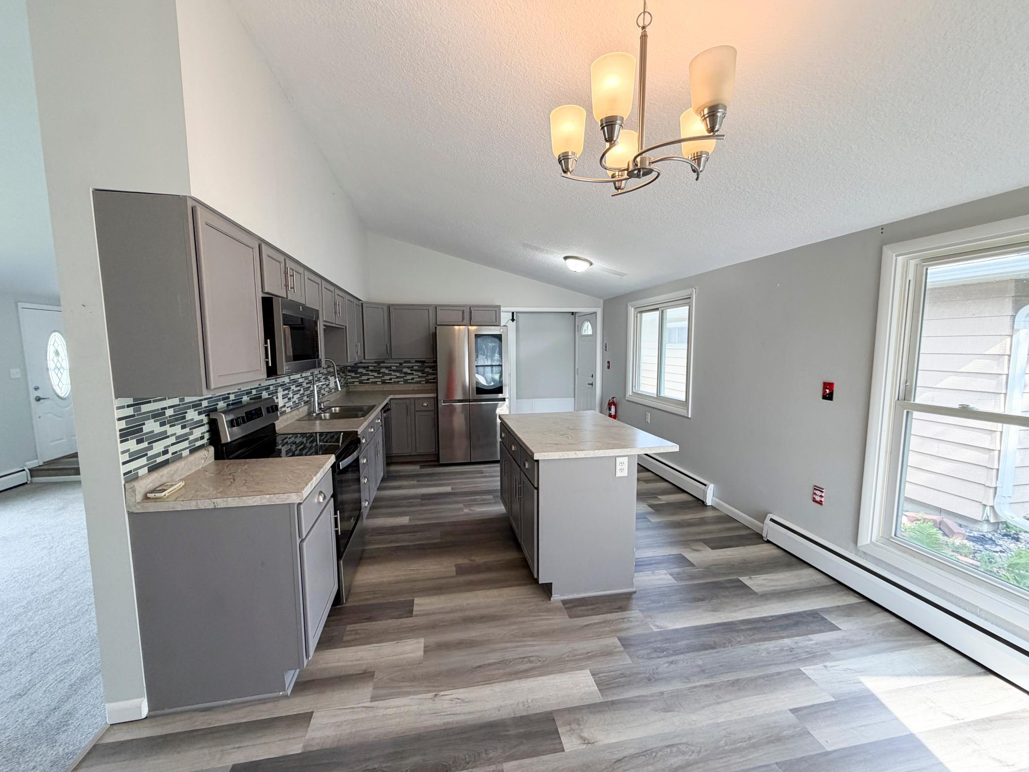 1960 single family home for sale at 1536 10th Avenue N in Moorhead, MN — 4 bed, 2 bath (photo 12 of 41)