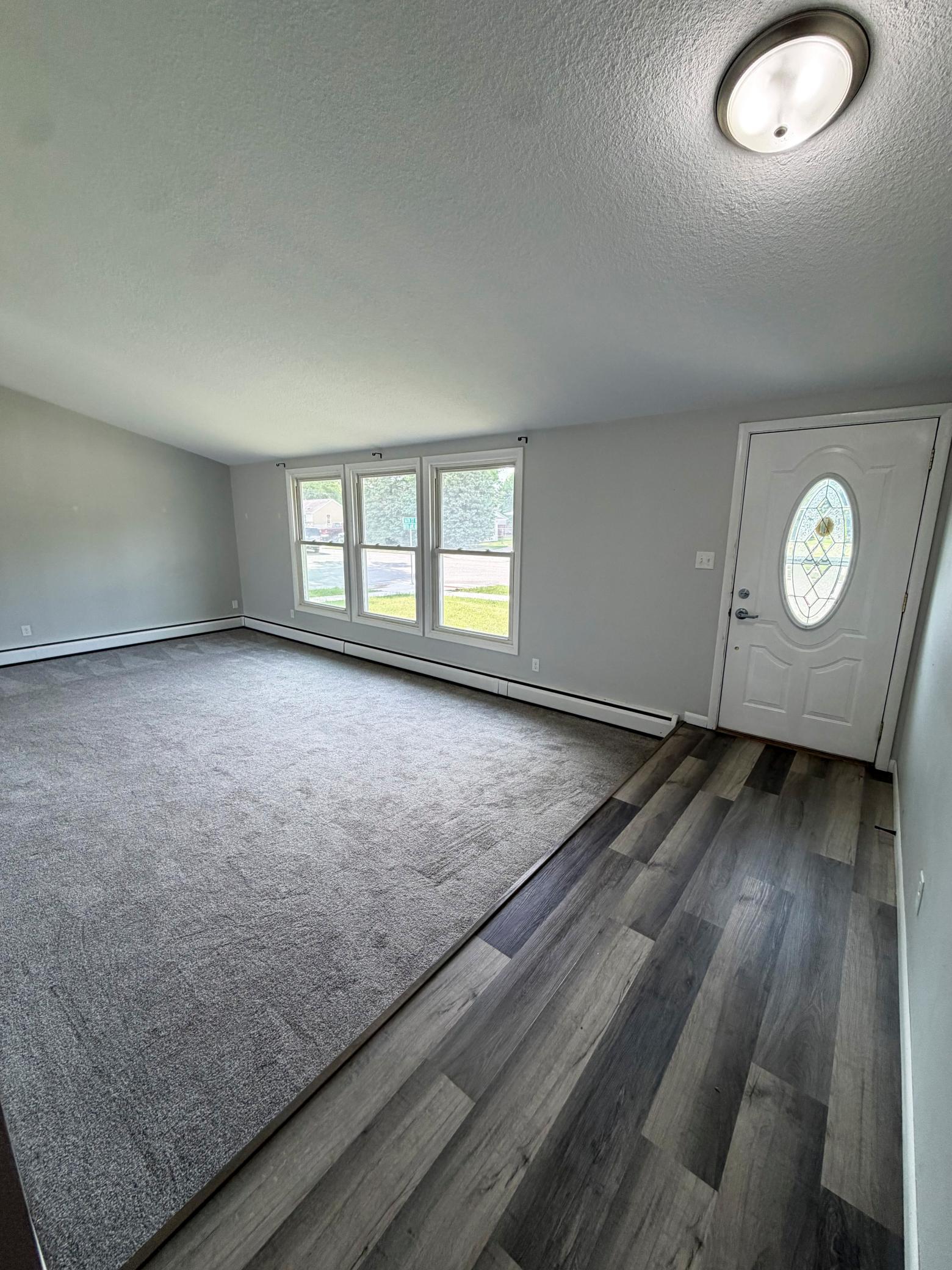 1960 single family home for sale at 1536 10th Avenue N in Moorhead, MN — 4 bed, 2 bath (photo 3 of 41)