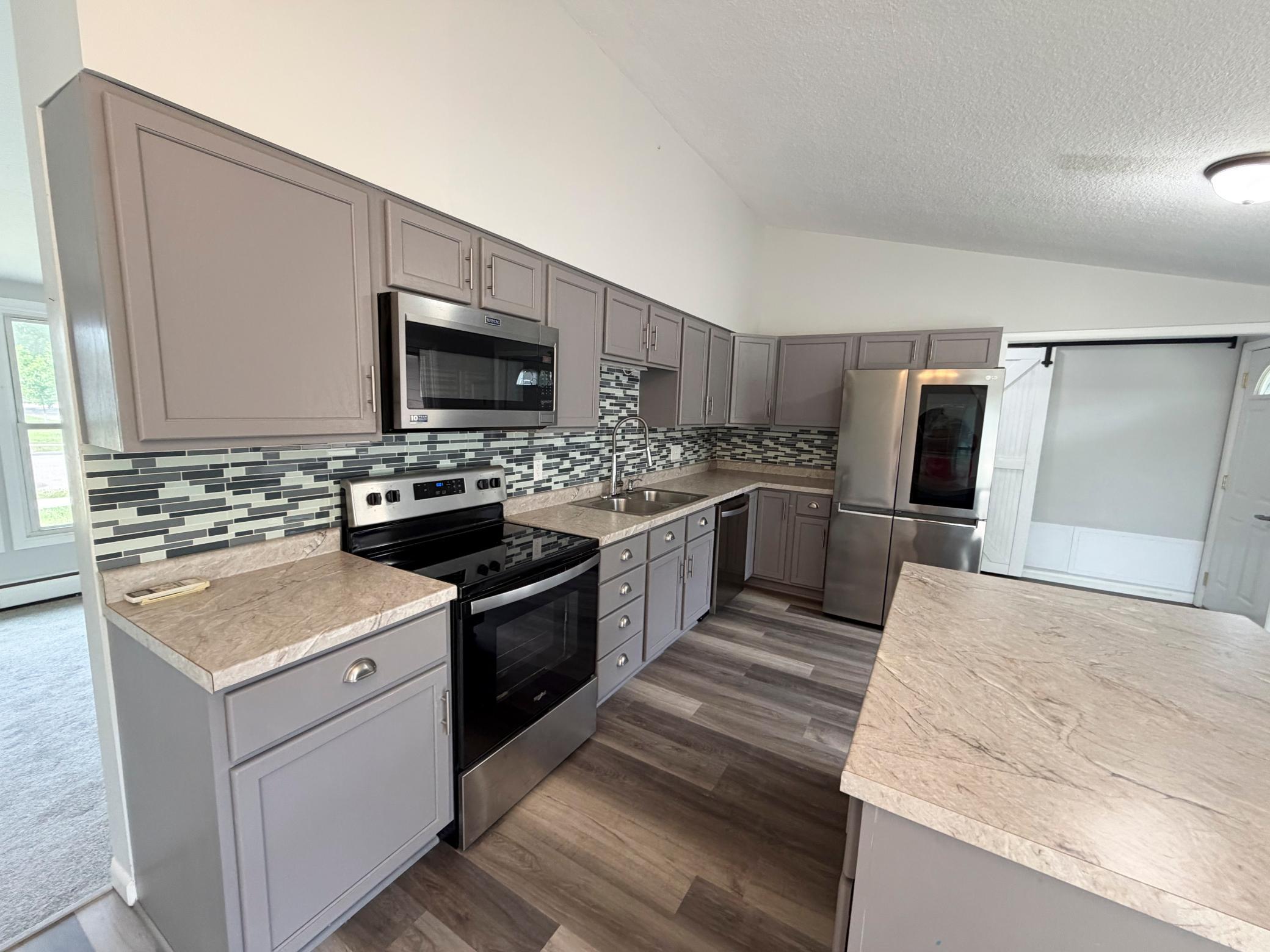 1960 single family home for sale at 1536 10th Avenue N in Moorhead, MN — 4 bed, 2 bath (photo 9 of 41)