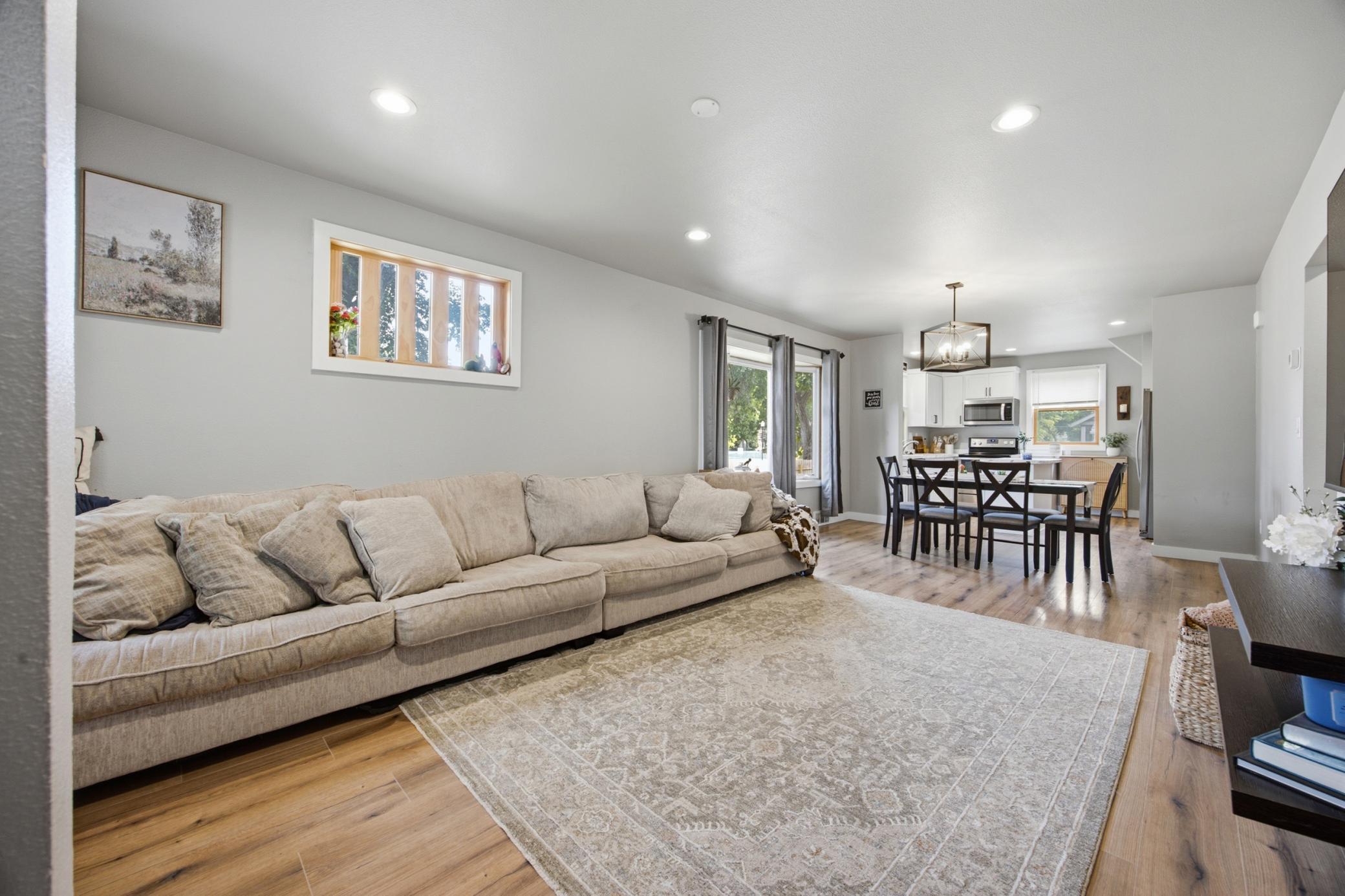 1402 8th S Avenue, Fargo ND 58103 - Photo 5 of 28