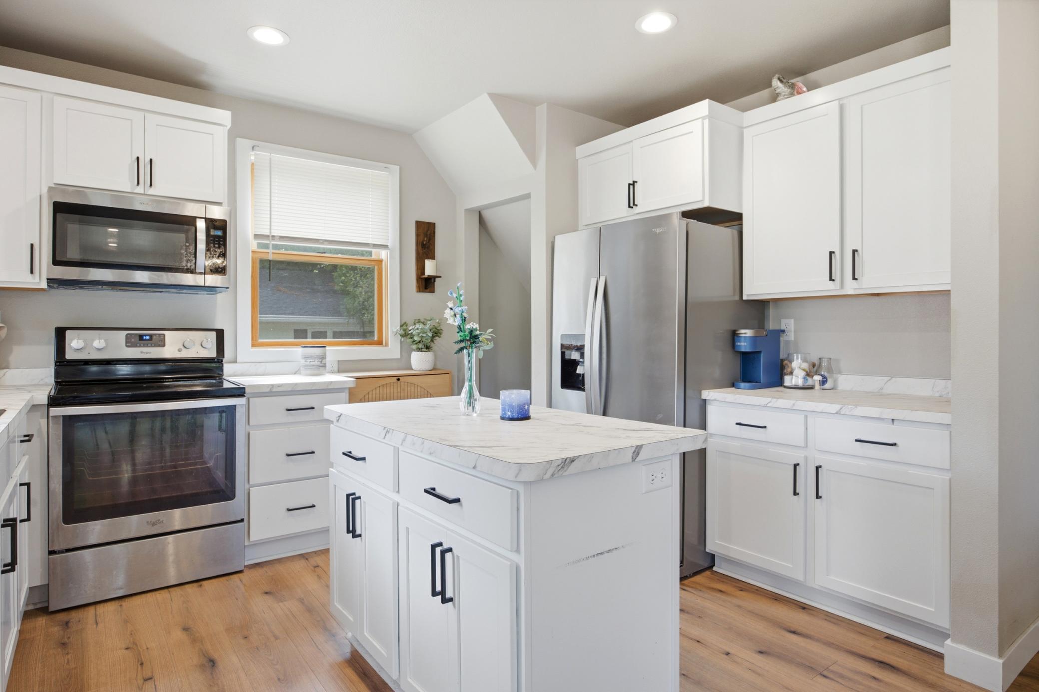 1402 8th S Avenue, Fargo ND 58103 - Photo 8 of 28