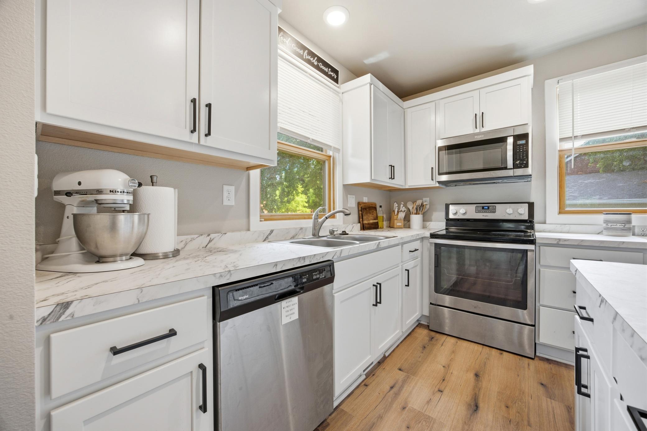1402 8th S Avenue, Fargo ND 58103 - Photo 9 of 28