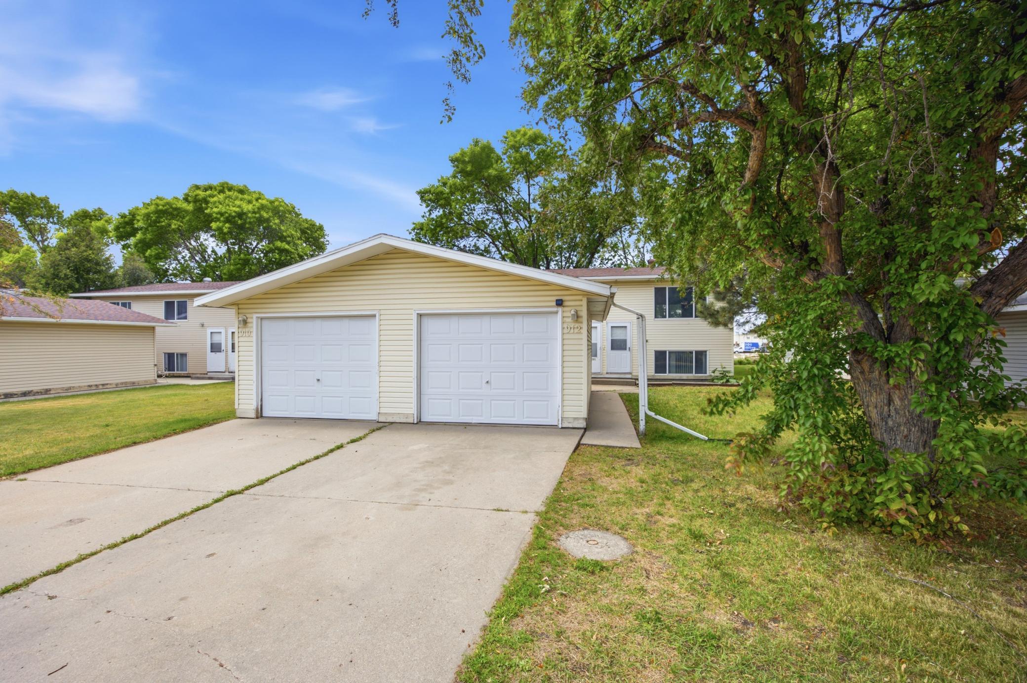 1977 duplex for sale at 910-912 32nd Street N in Fargo, ND — 6 bed, 2 bath
