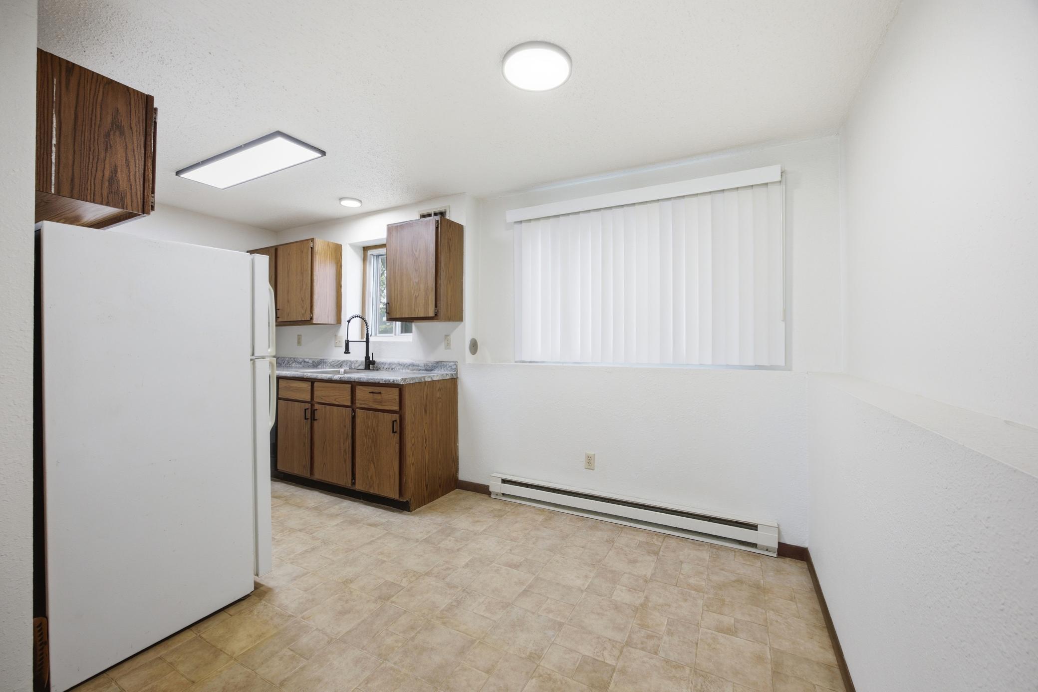 1977 duplex for sale at 910-912 32nd Street N in Fargo, ND — 6 bed, 2 bath (photo 12 of 45)