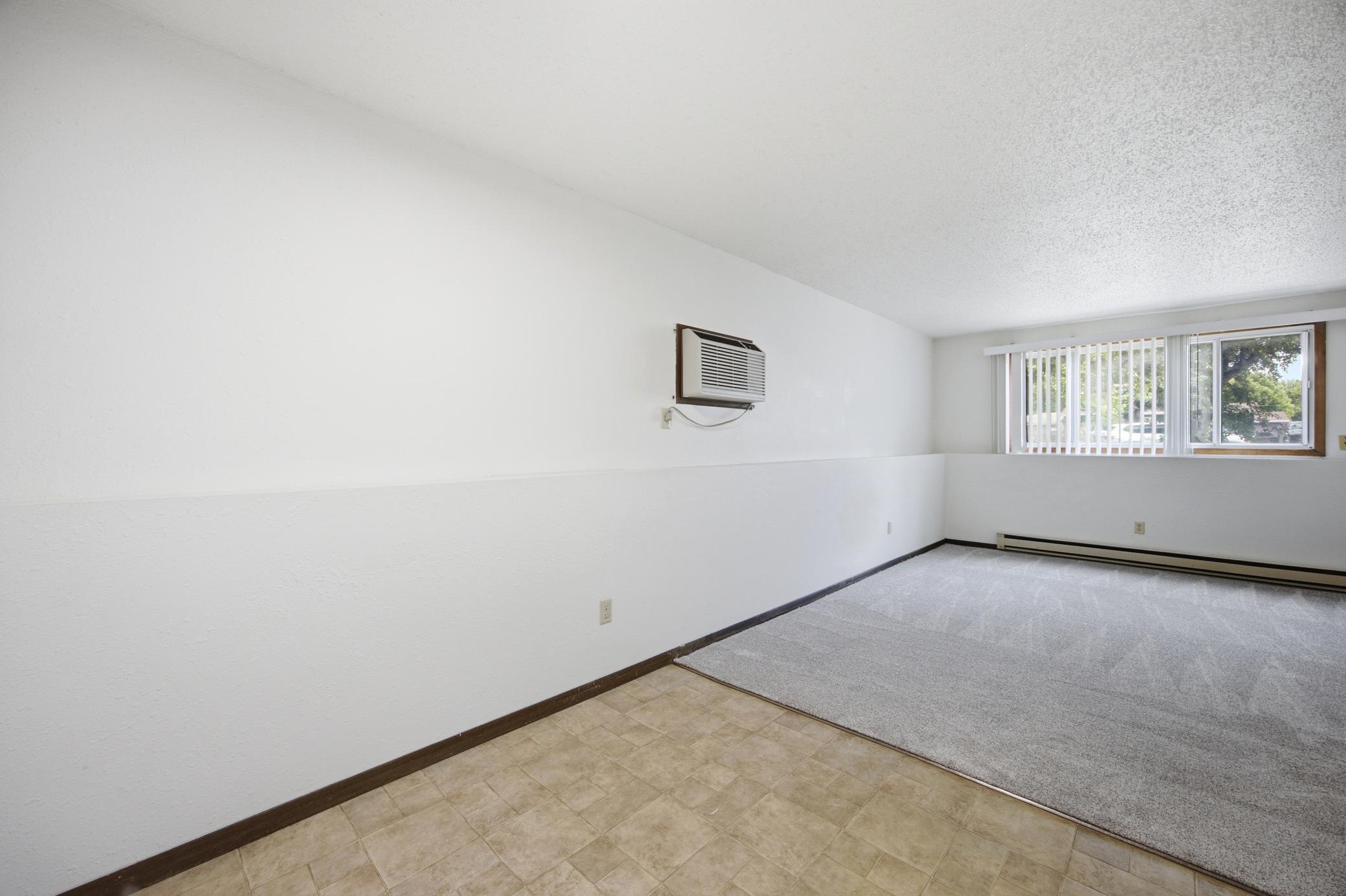 1977 duplex for sale at 910-912 32nd Street N in Fargo, ND — 6 bed, 2 bath (photo 13 of 45)