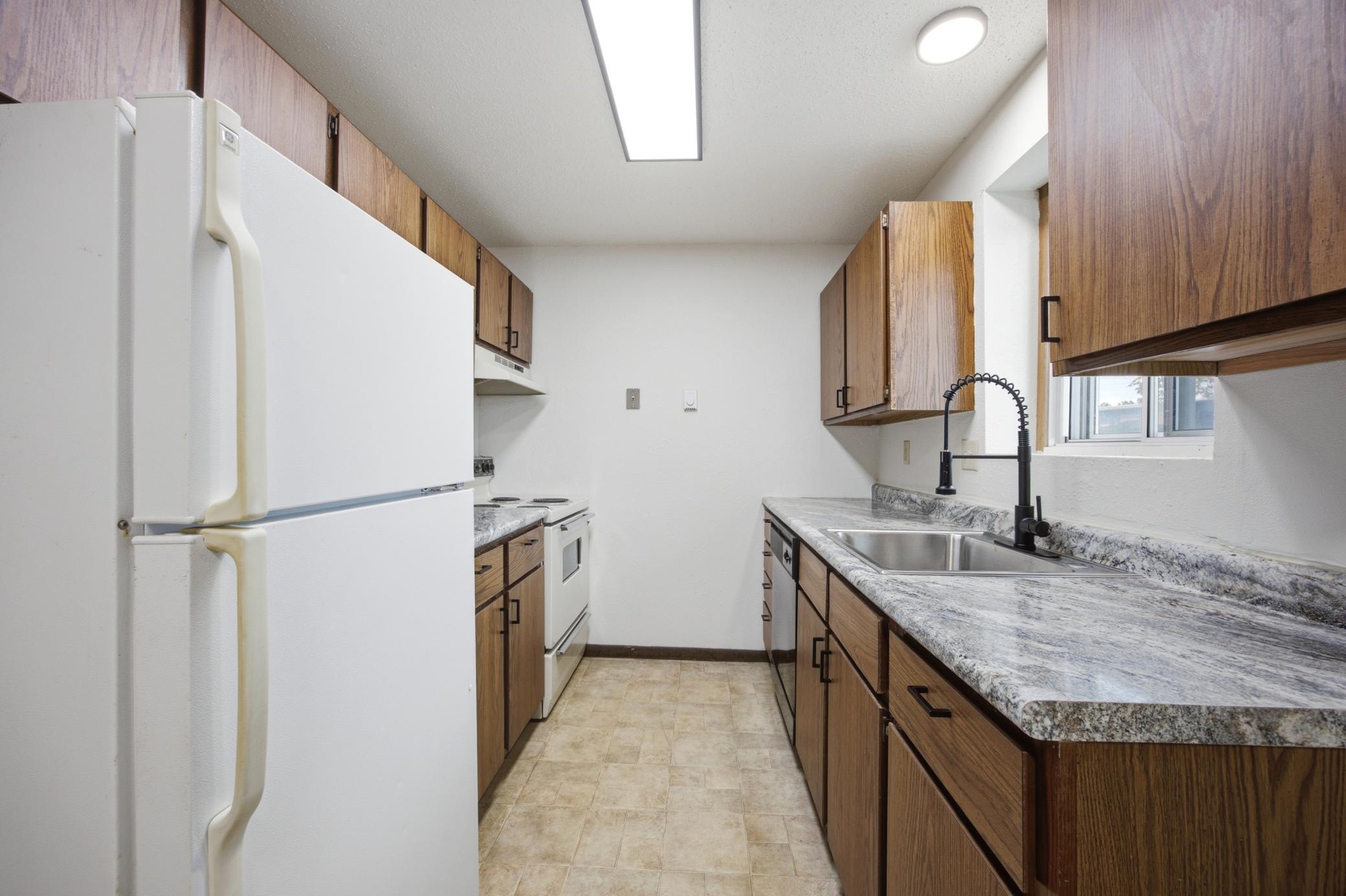 1977 duplex for sale at 910-912 32nd Street N in Fargo, ND — 6 bed, 2 bath (photo 14 of 45)