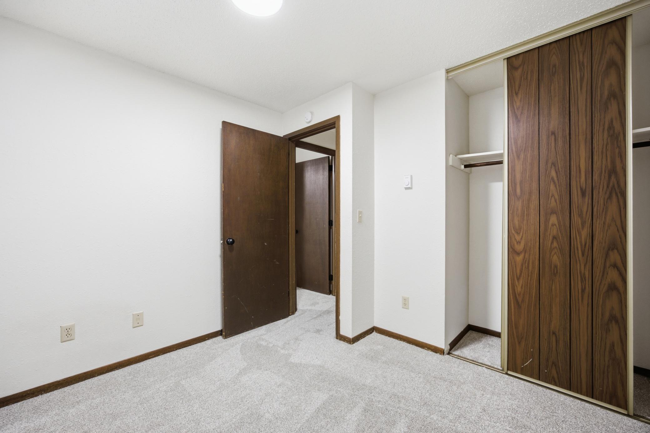 1977 duplex for sale at 910-912 32nd Street N in Fargo, ND — 6 bed, 2 bath (photo 20 of 45)