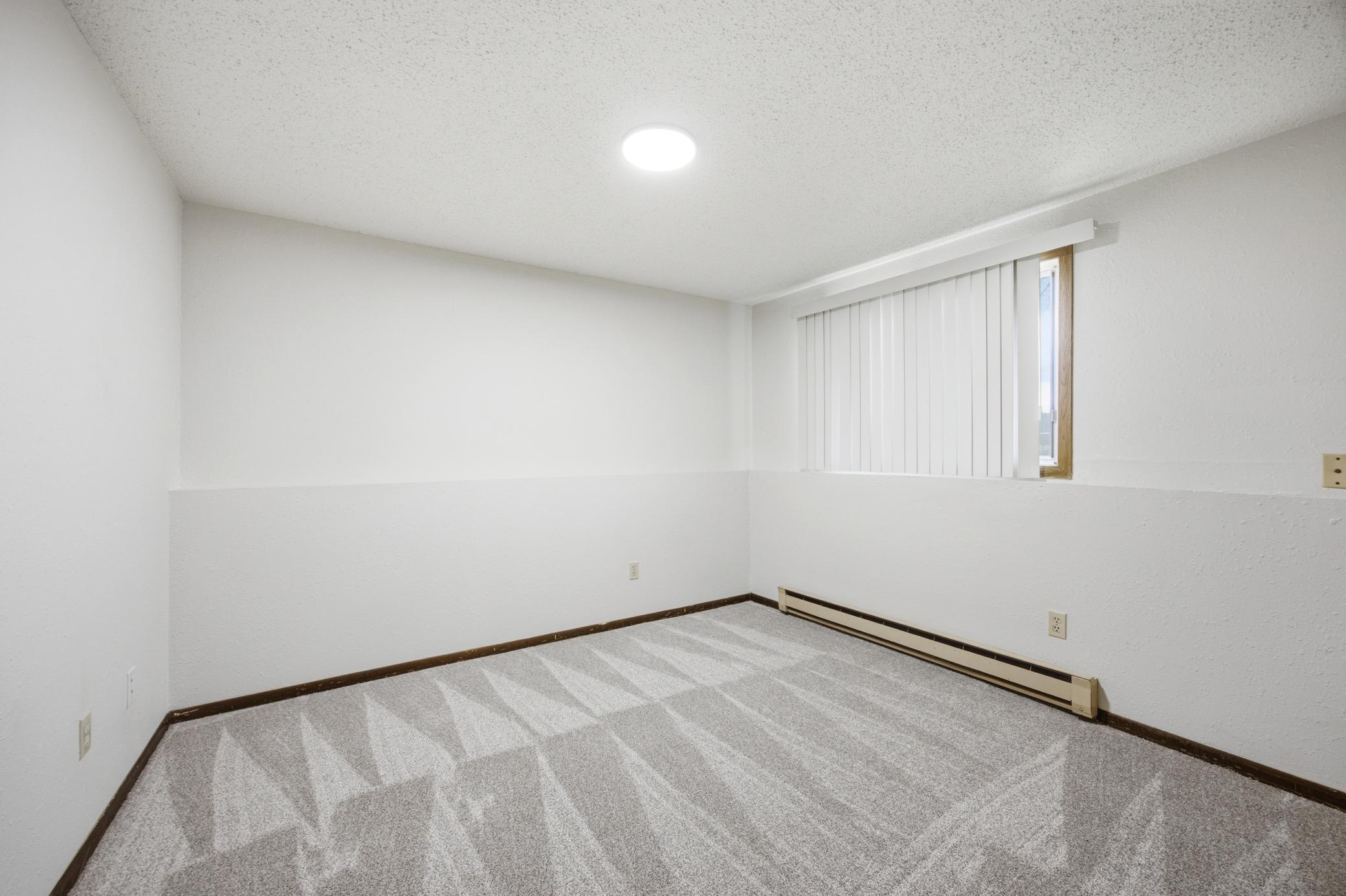 1977 duplex for sale at 910-912 32nd Street N in Fargo, ND — 6 bed, 2 bath (photo 23 of 45)