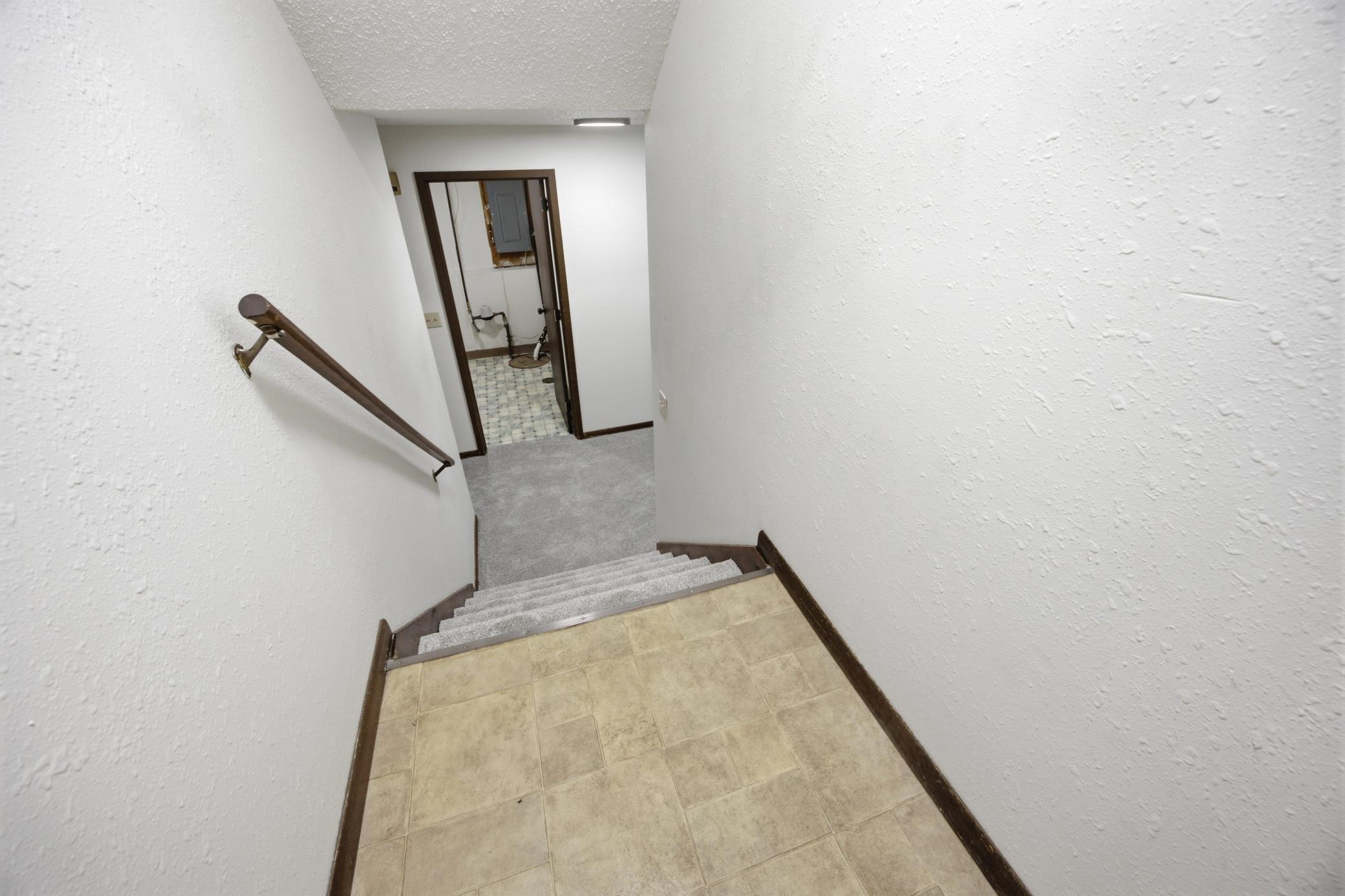 1977 duplex for sale at 910-912 32nd Street N in Fargo, ND — 6 bed, 2 bath (photo 8 of 45)