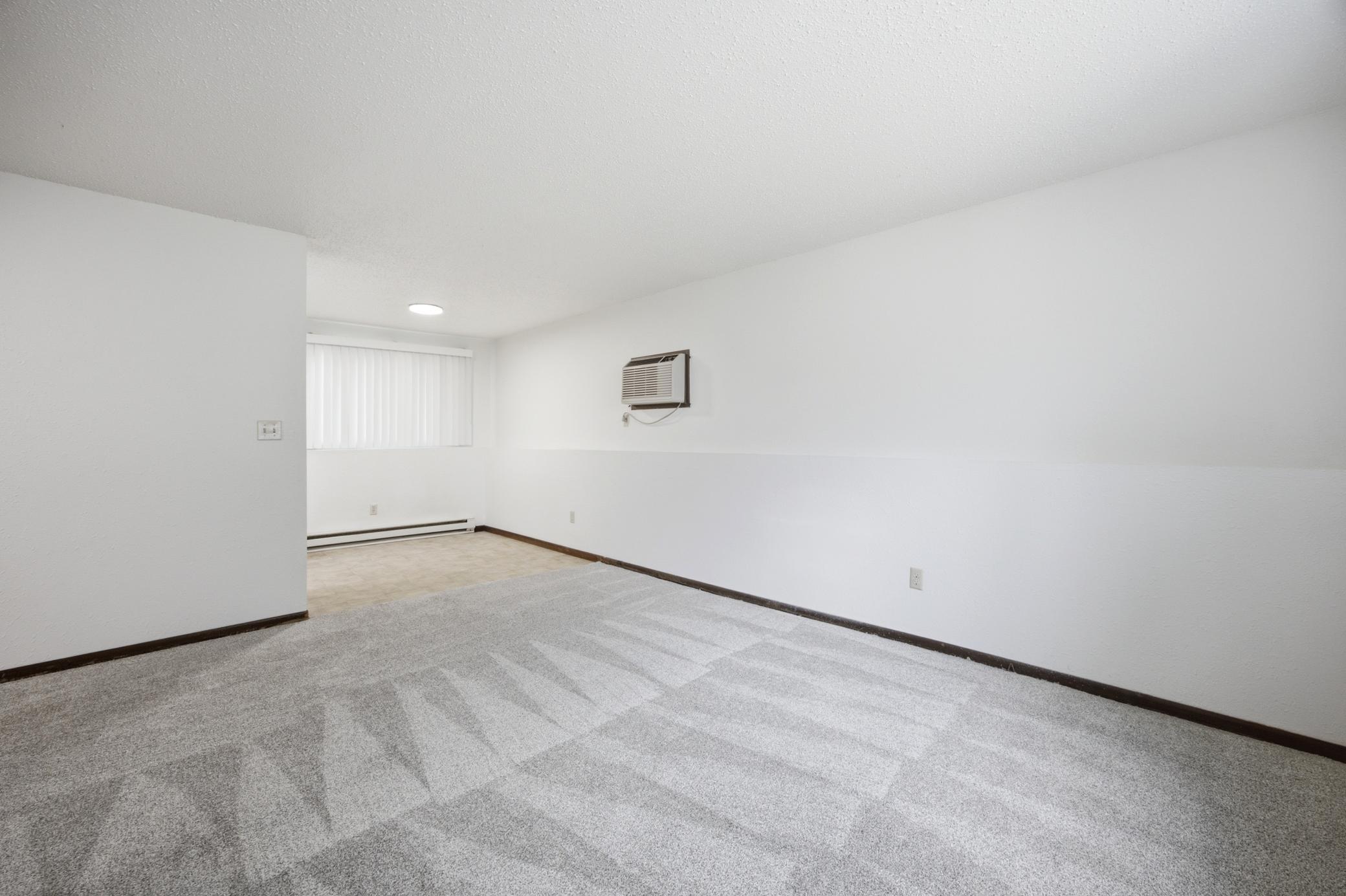 1977 duplex for sale at 910-912 32nd Street N in Fargo, ND — 6 bed, 2 bath (photo 10 of 45)