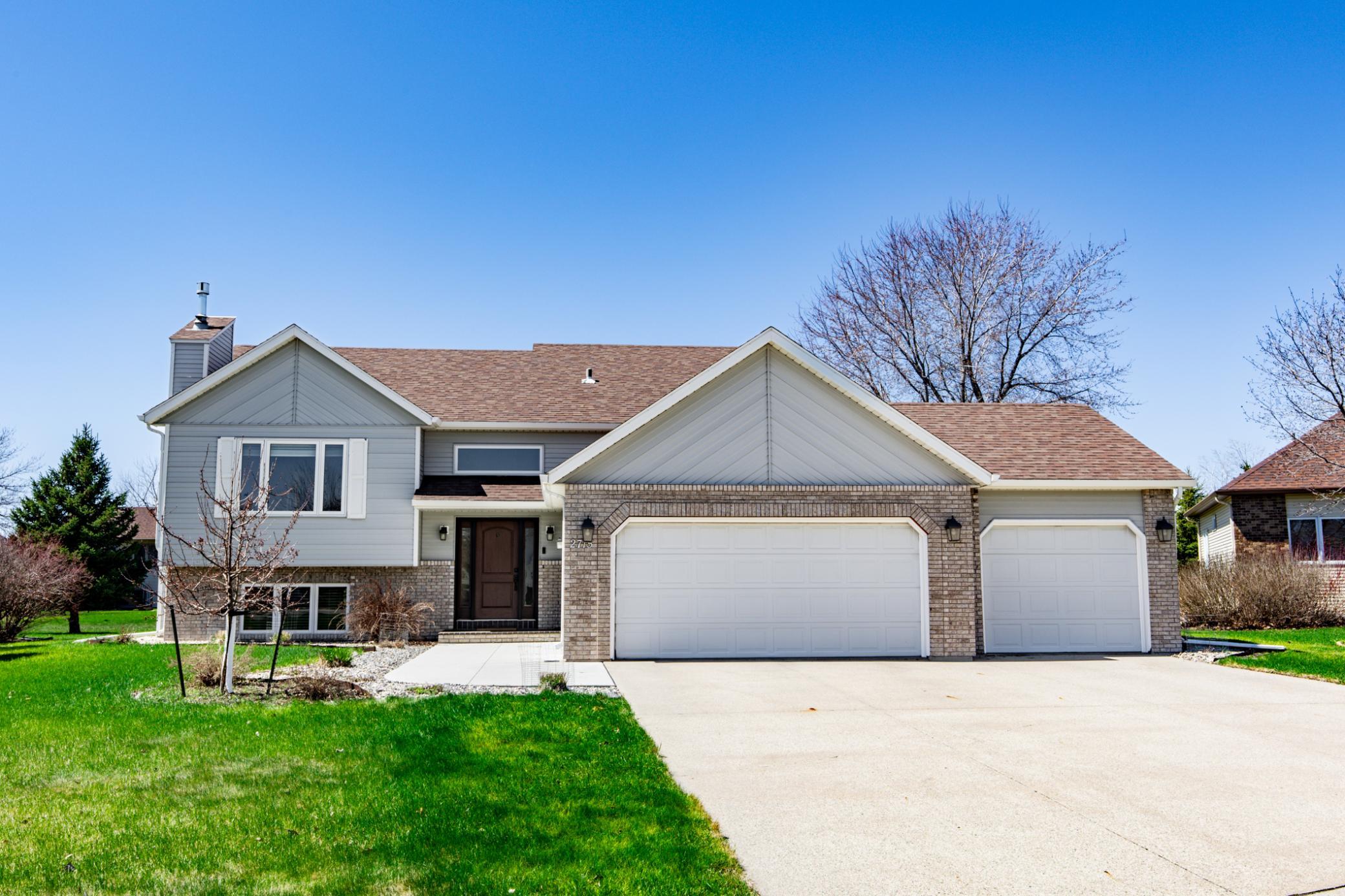 1992 single family home for sale at 2715 33rd Street S in Fargo, ND — 4 bed, 3 bath