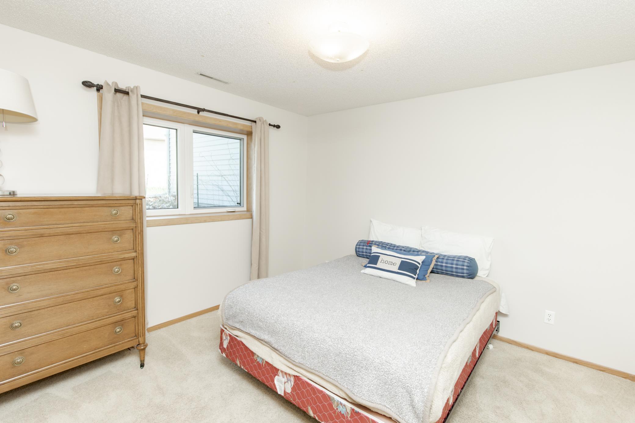 1992 single family home for sale at 2715 33rd Street S in Fargo, ND — 4 bed, 3 bath (photo 36 of 51)