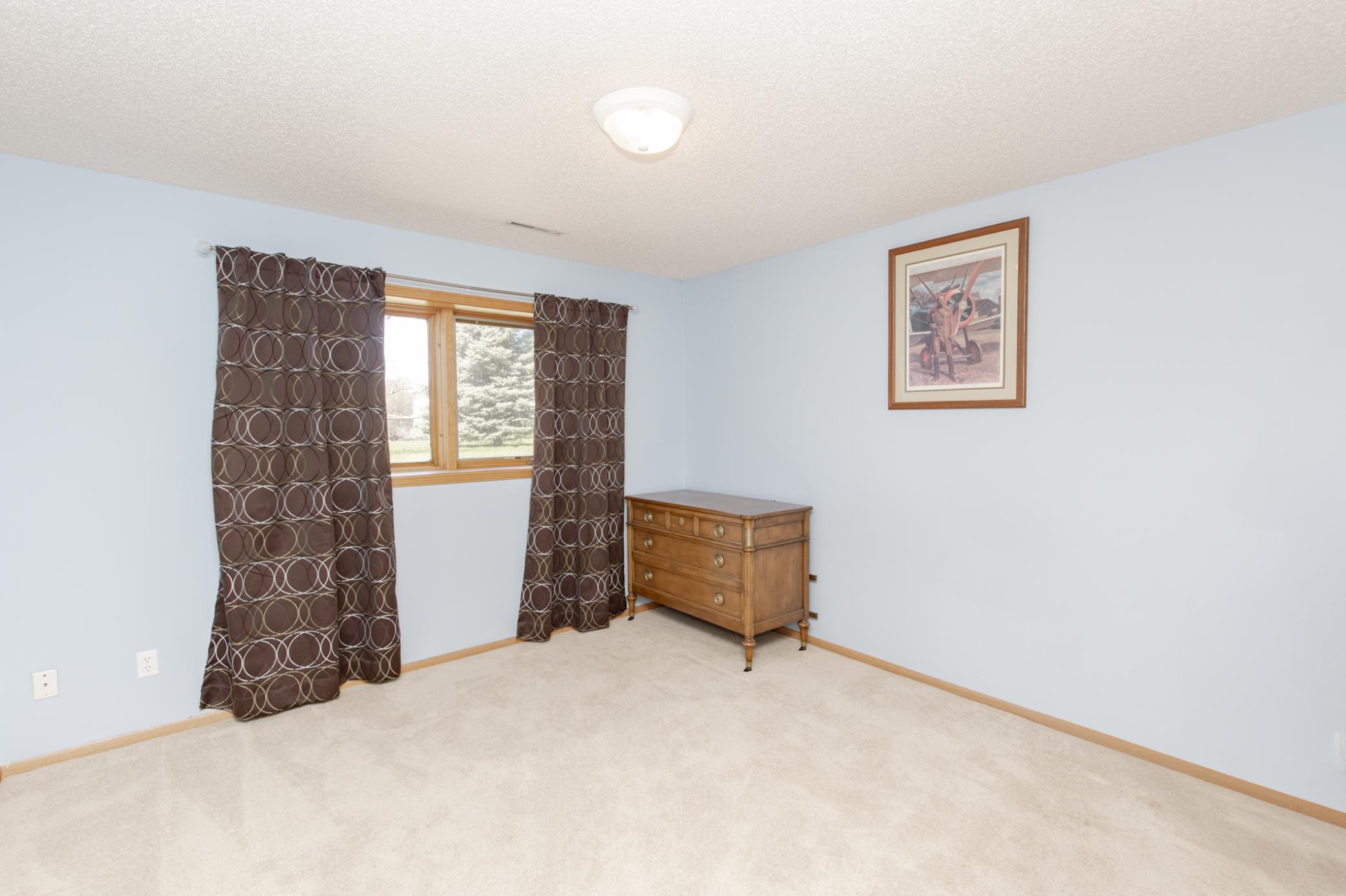 1992 single family home for sale at 2715 33rd Street S in Fargo, ND — 4 bed, 3 bath (photo 38 of 51)