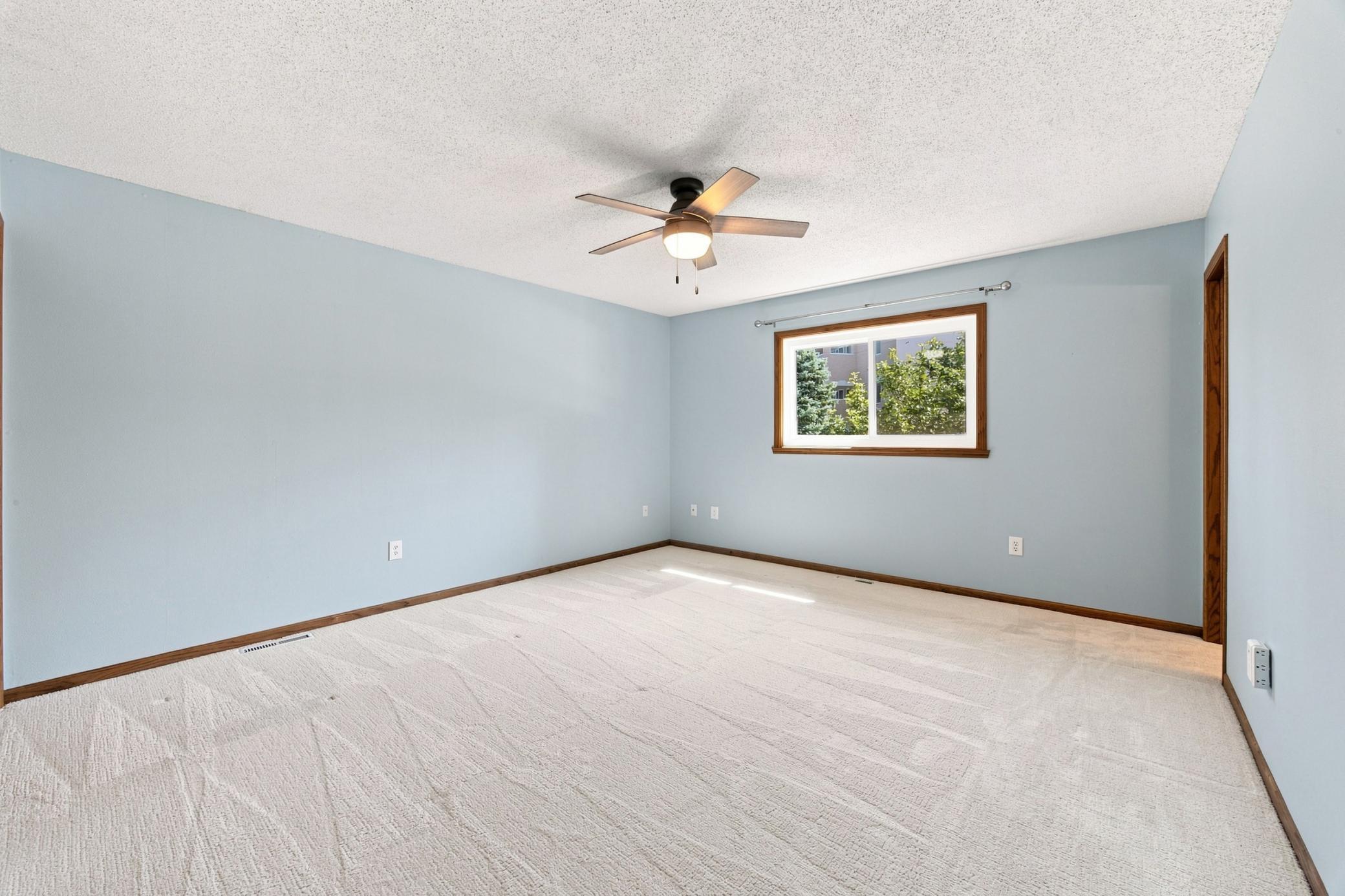 1989 single family home for sale at 2914 S Bay Drive S in Fargo, ND — 5 bed, 3 bath (photo 17 of 37)