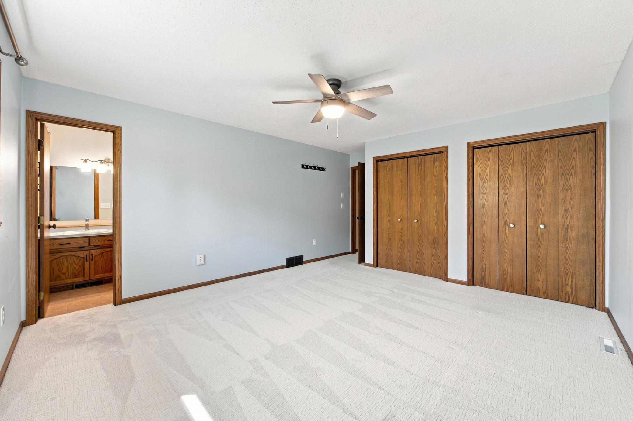 1989 single family home for sale at 2914 S Bay Drive S in Fargo, ND — 5 bed, 3 bath (photo 18 of 37)