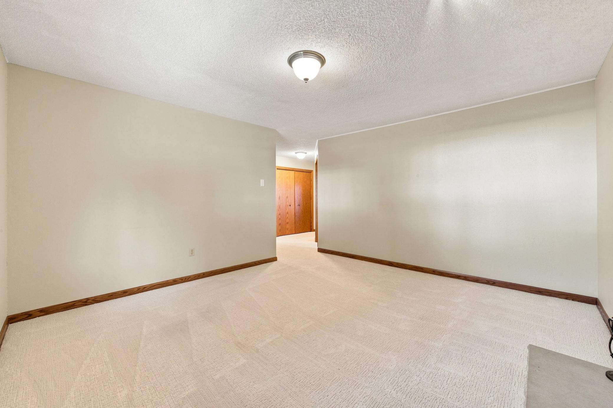 1989 single family home for sale at 2914 S Bay Drive S in Fargo, ND — 5 bed, 3 bath (photo 21 of 37)