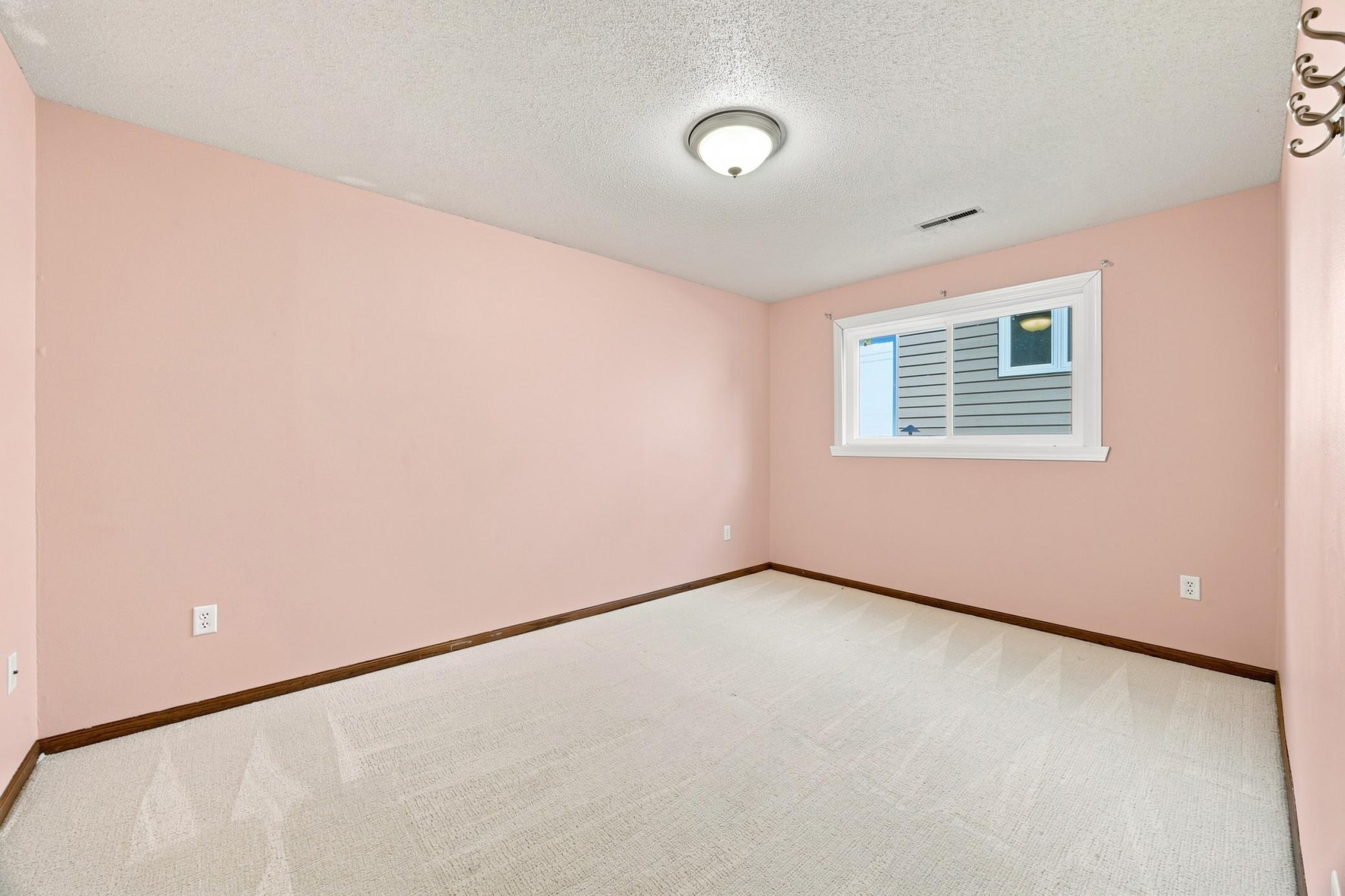 1989 single family home for sale at 2914 S Bay Drive S in Fargo, ND — 5 bed, 3 bath (photo 24 of 37)