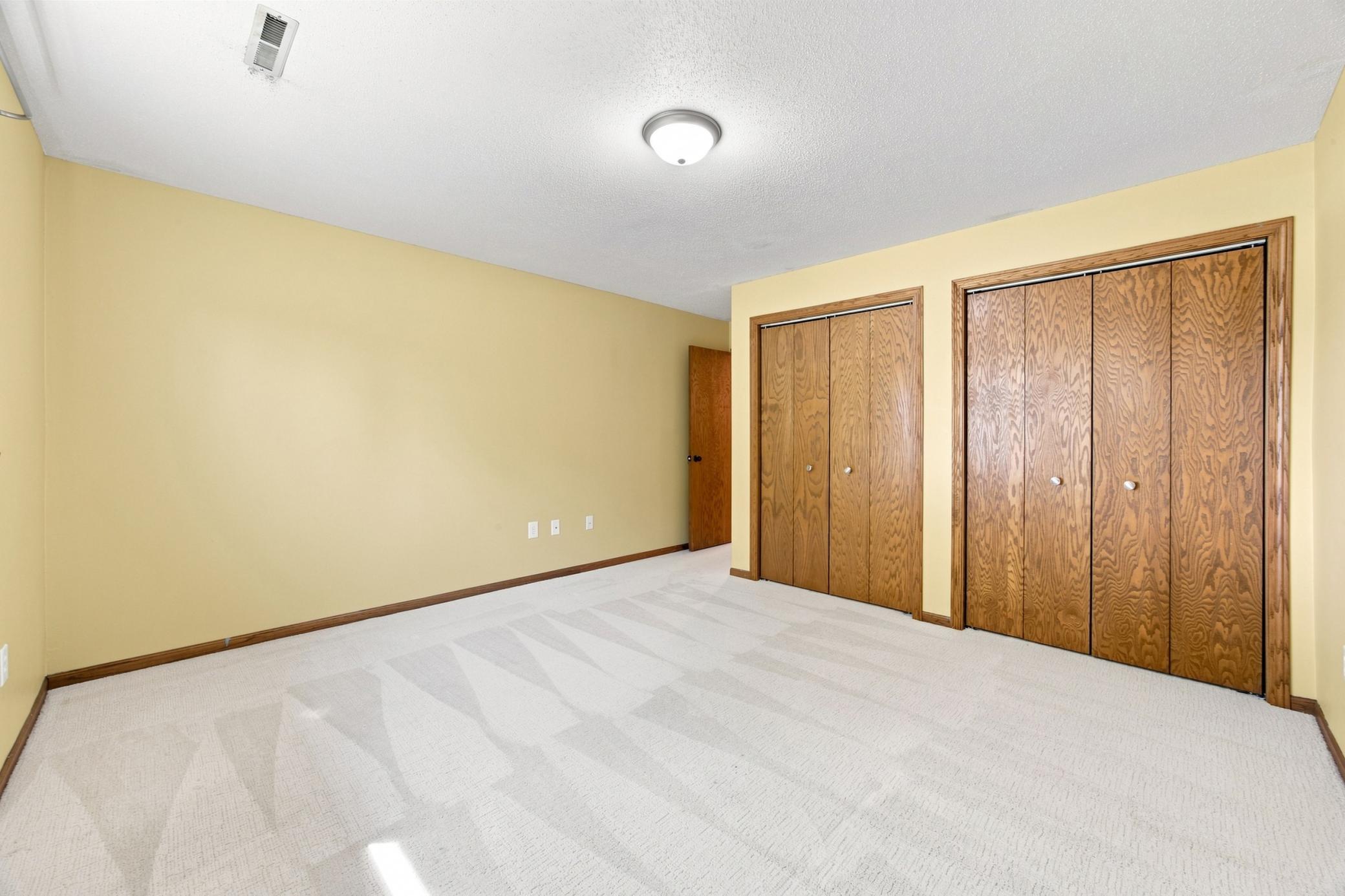 1989 single family home for sale at 2914 S Bay Drive S in Fargo, ND — 5 bed, 3 bath (photo 27 of 37)