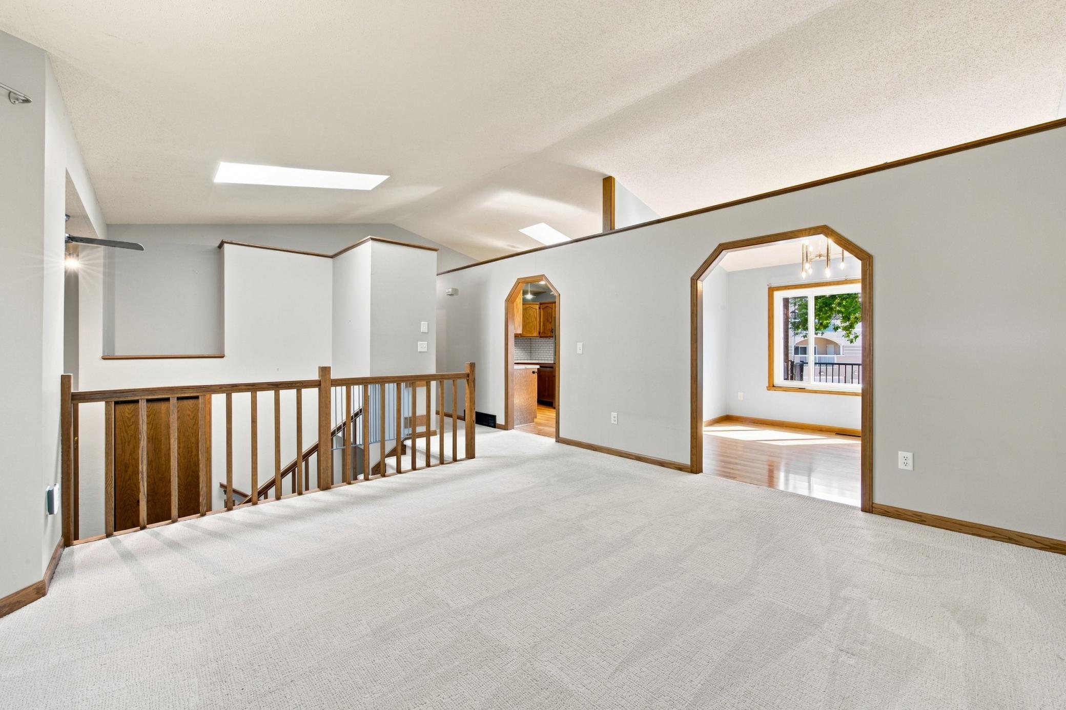 1989 single family home for sale at 2914 S Bay Drive S in Fargo, ND — 5 bed, 3 bath (photo 6 of 37)