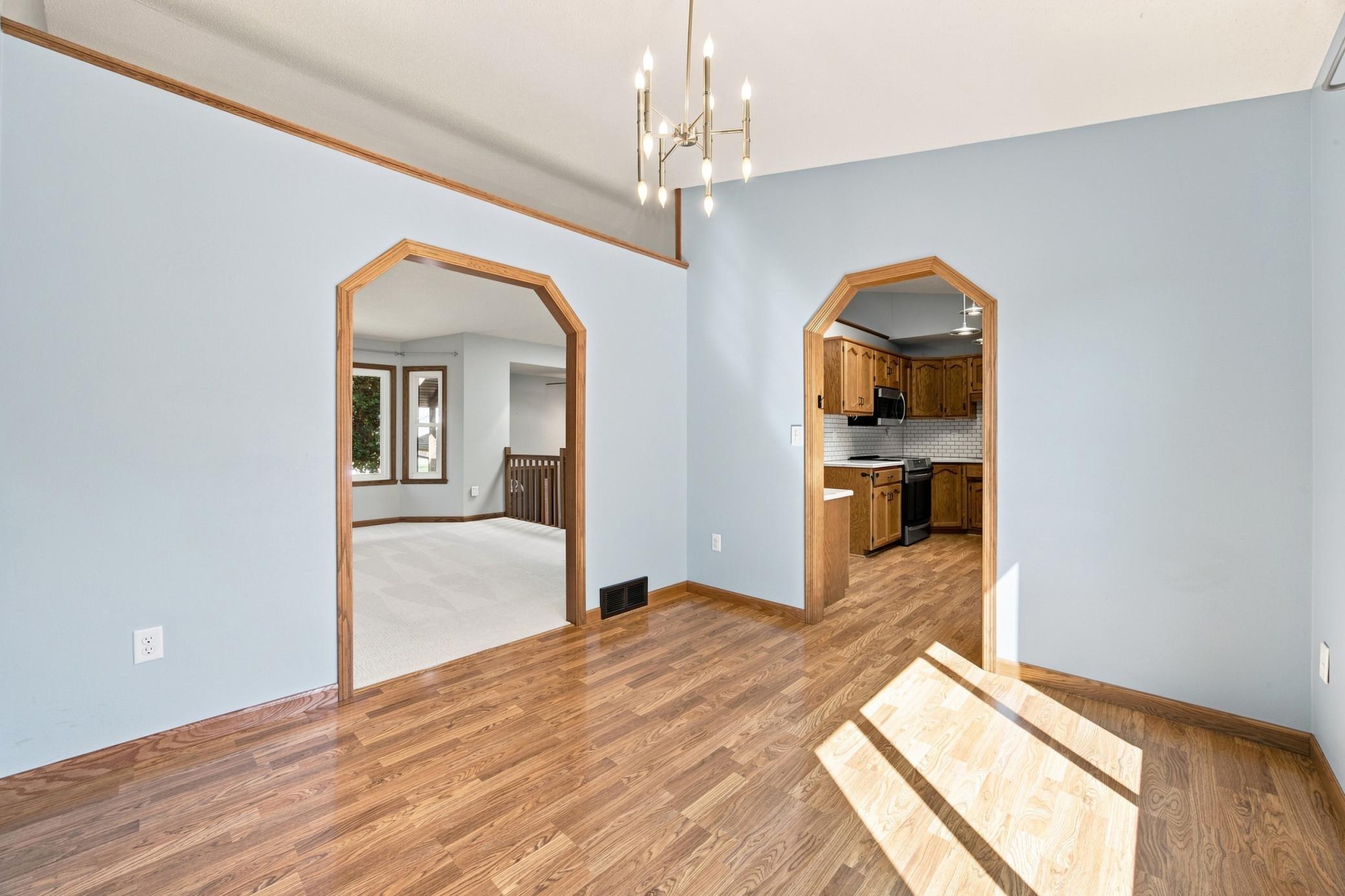 1989 single family home for sale at 2914 S Bay Drive S in Fargo, ND — 5 bed, 3 bath (photo 8 of 37)