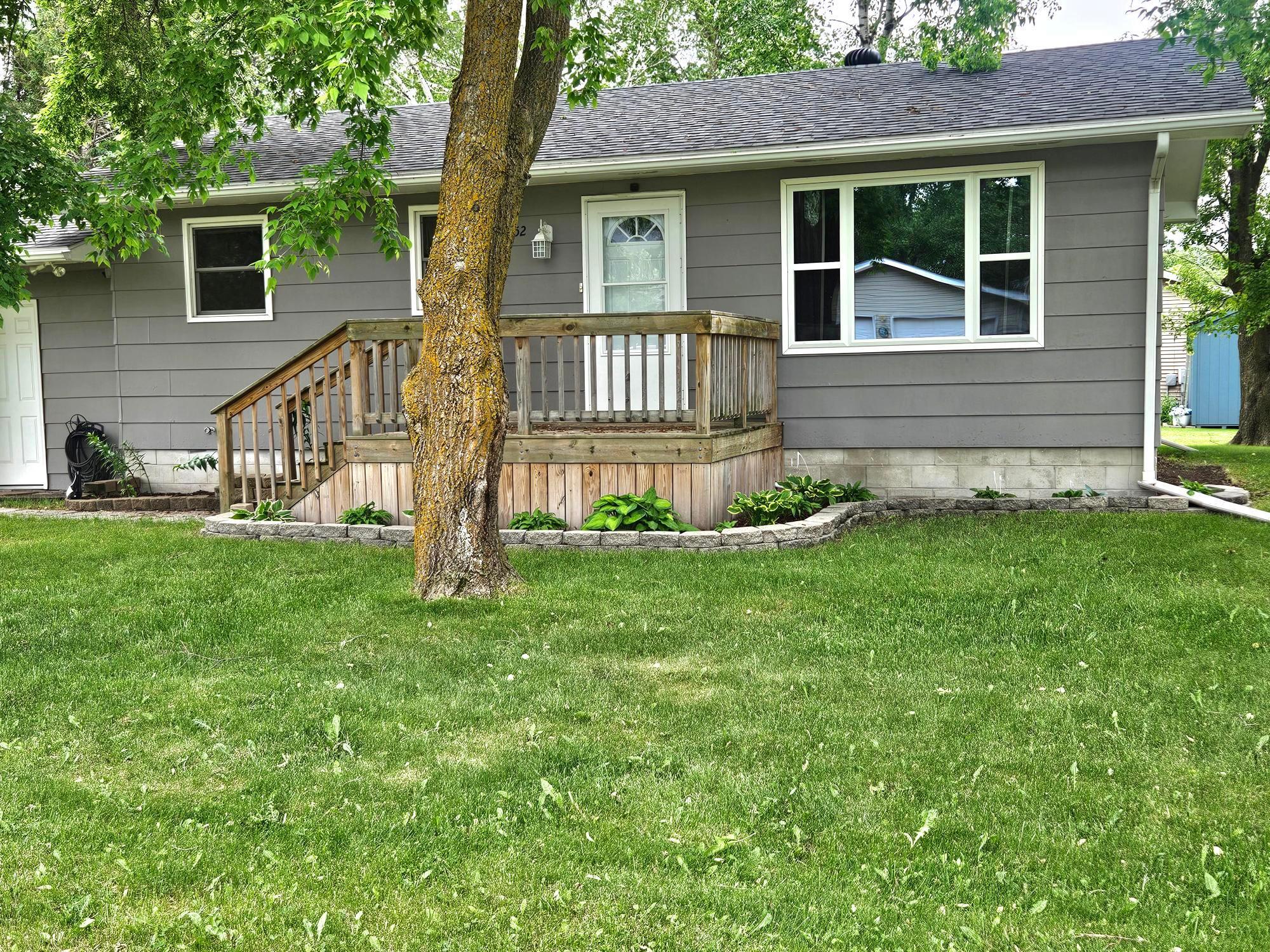 1975 single family home for sale at 252 E Nelson Avenue in Newfolden, MN — 2 bed, 1 bath (photo 2 of 20)