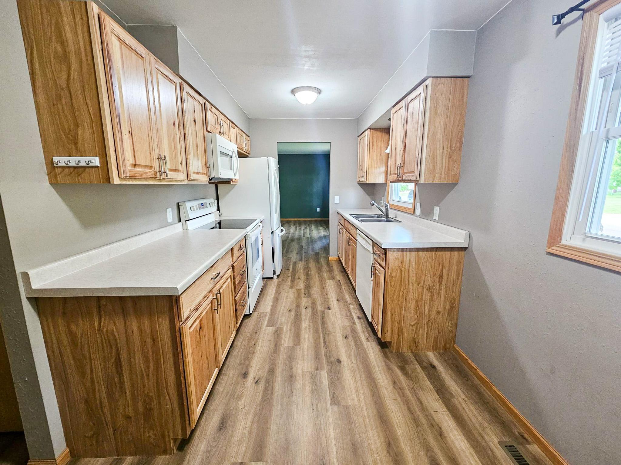 1975 single family home for sale at 252 E Nelson Avenue in Newfolden, MN — 2 bed, 1 bath (photo 3 of 20)