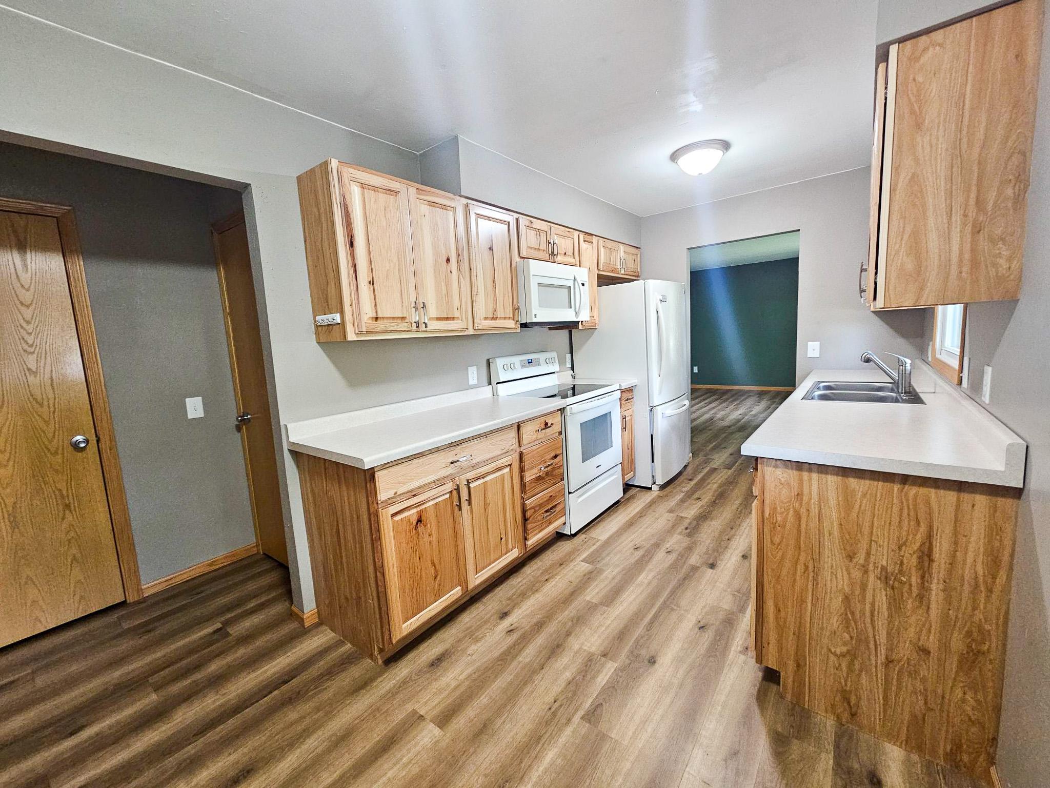1975 single family home for sale at 252 E Nelson Avenue in Newfolden, MN — 2 bed, 1 bath (photo 4 of 20)